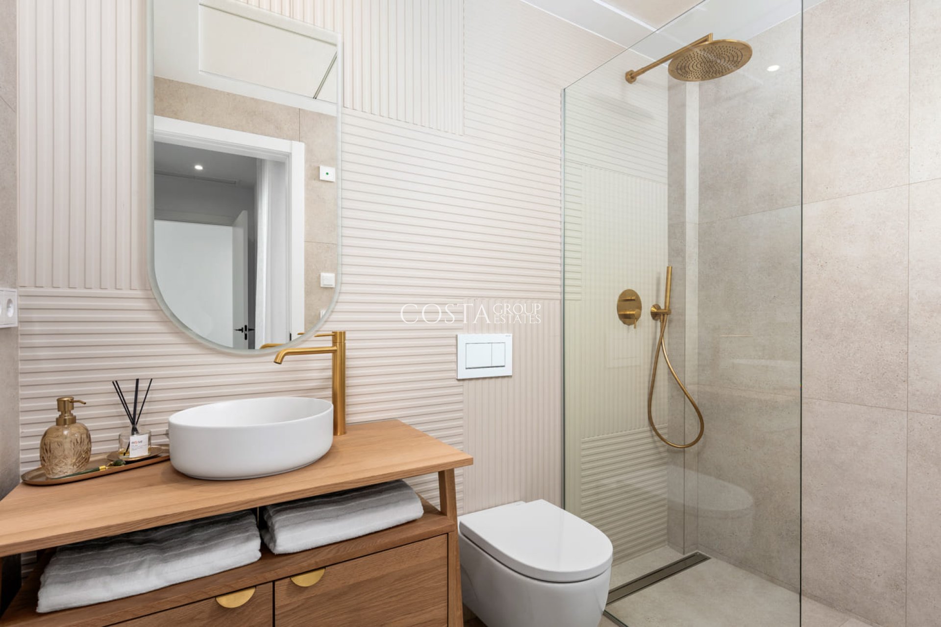 Neue Gebäude - detached -
Polop