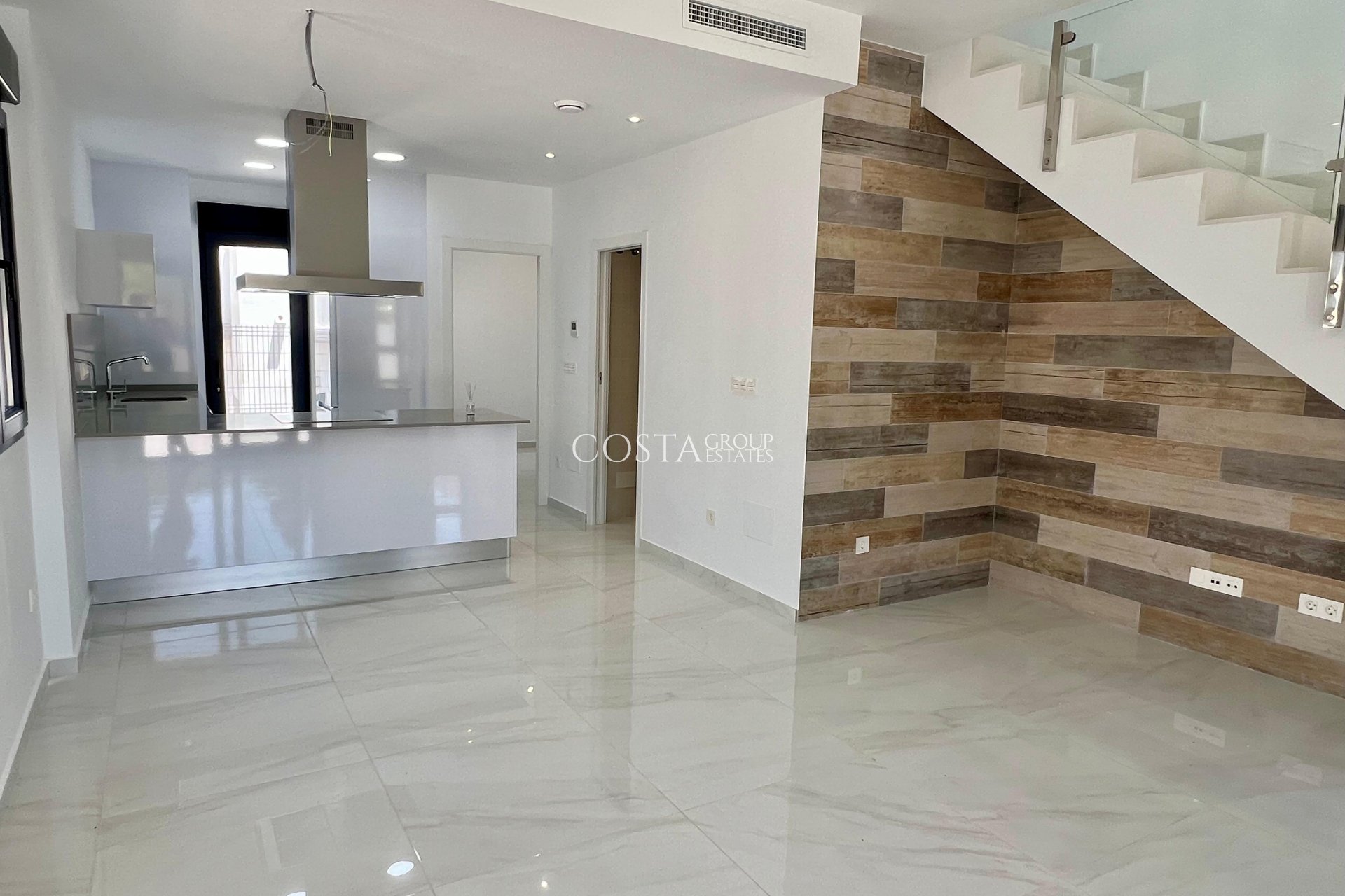 Neue Gebäude - detached -
Polop