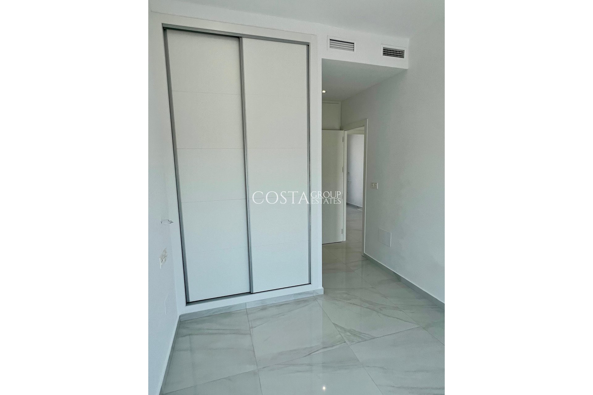 Neue Gebäude - detached -
Polop