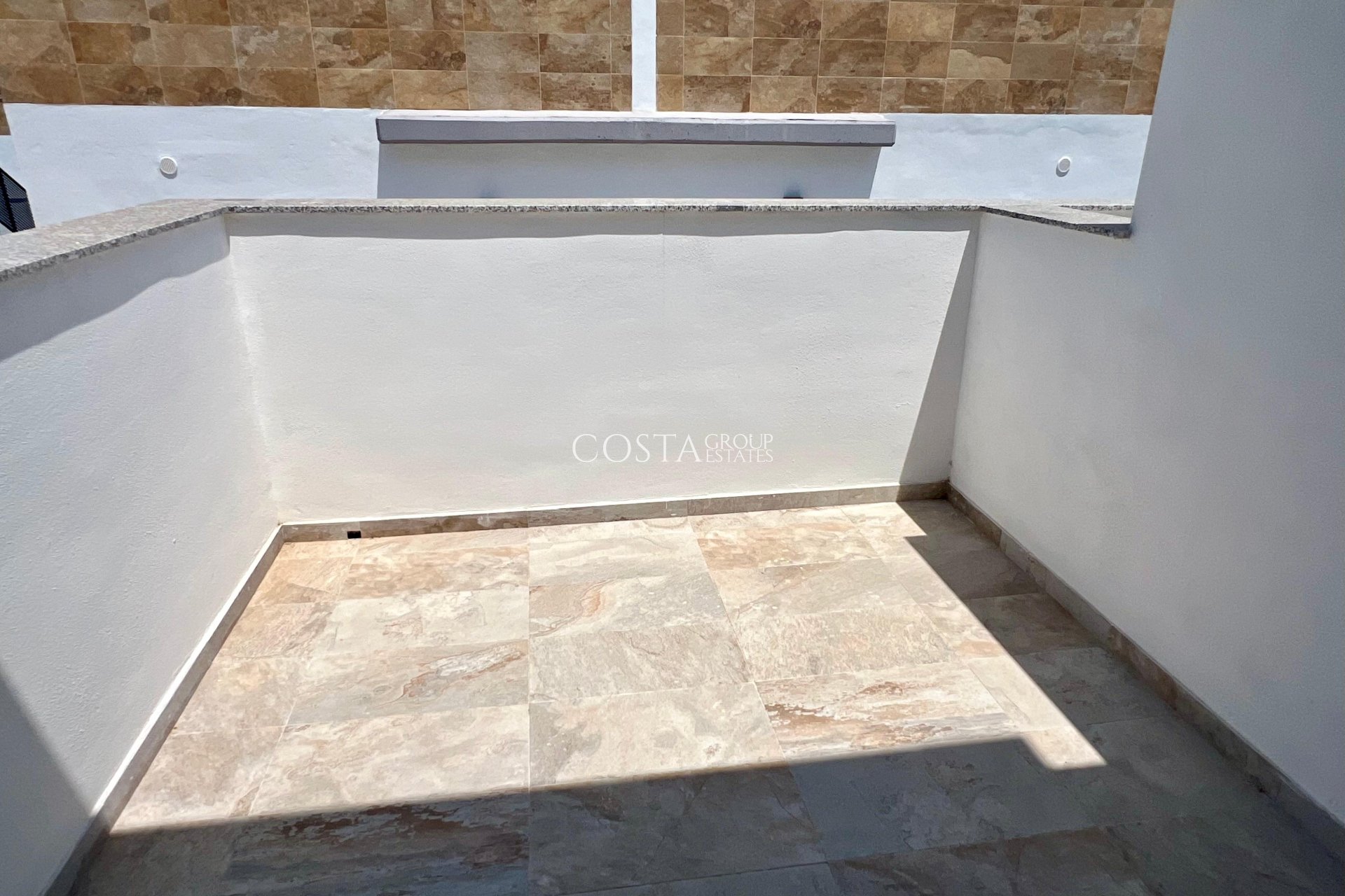 Neue Gebäude - detached -
Polop