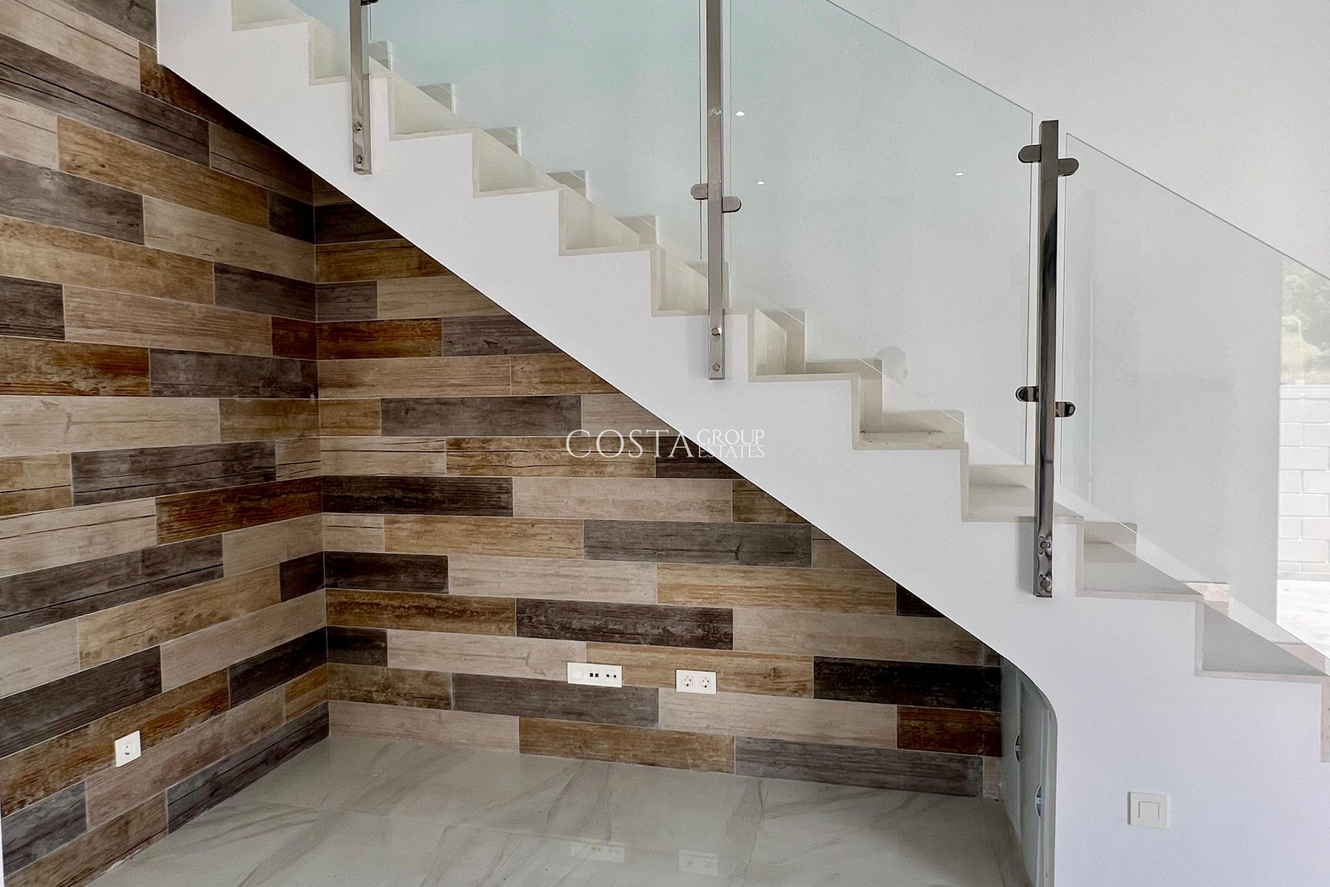 Neue Gebäude - detached -
Polop