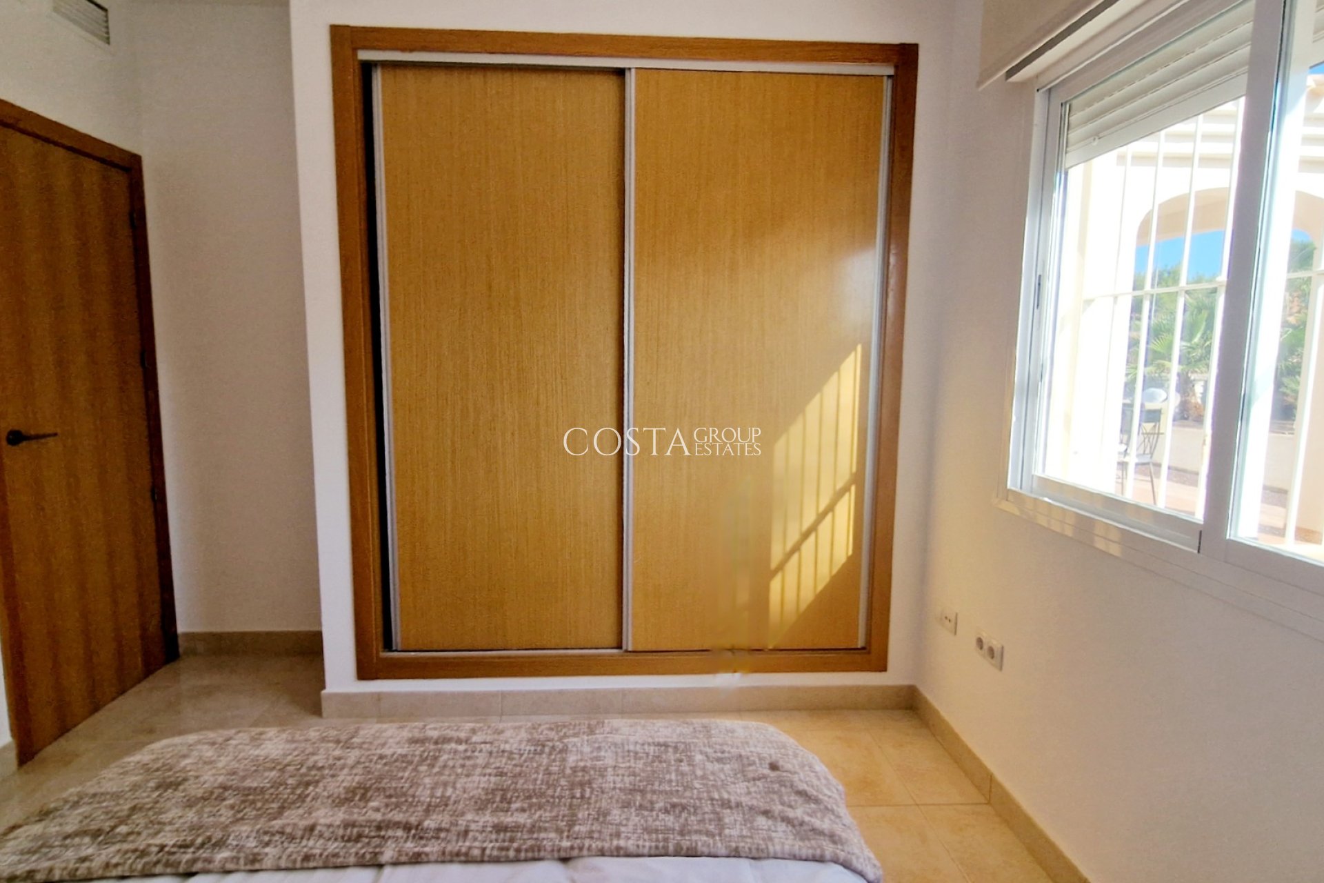 Neue Gebäude - detached -
Purias