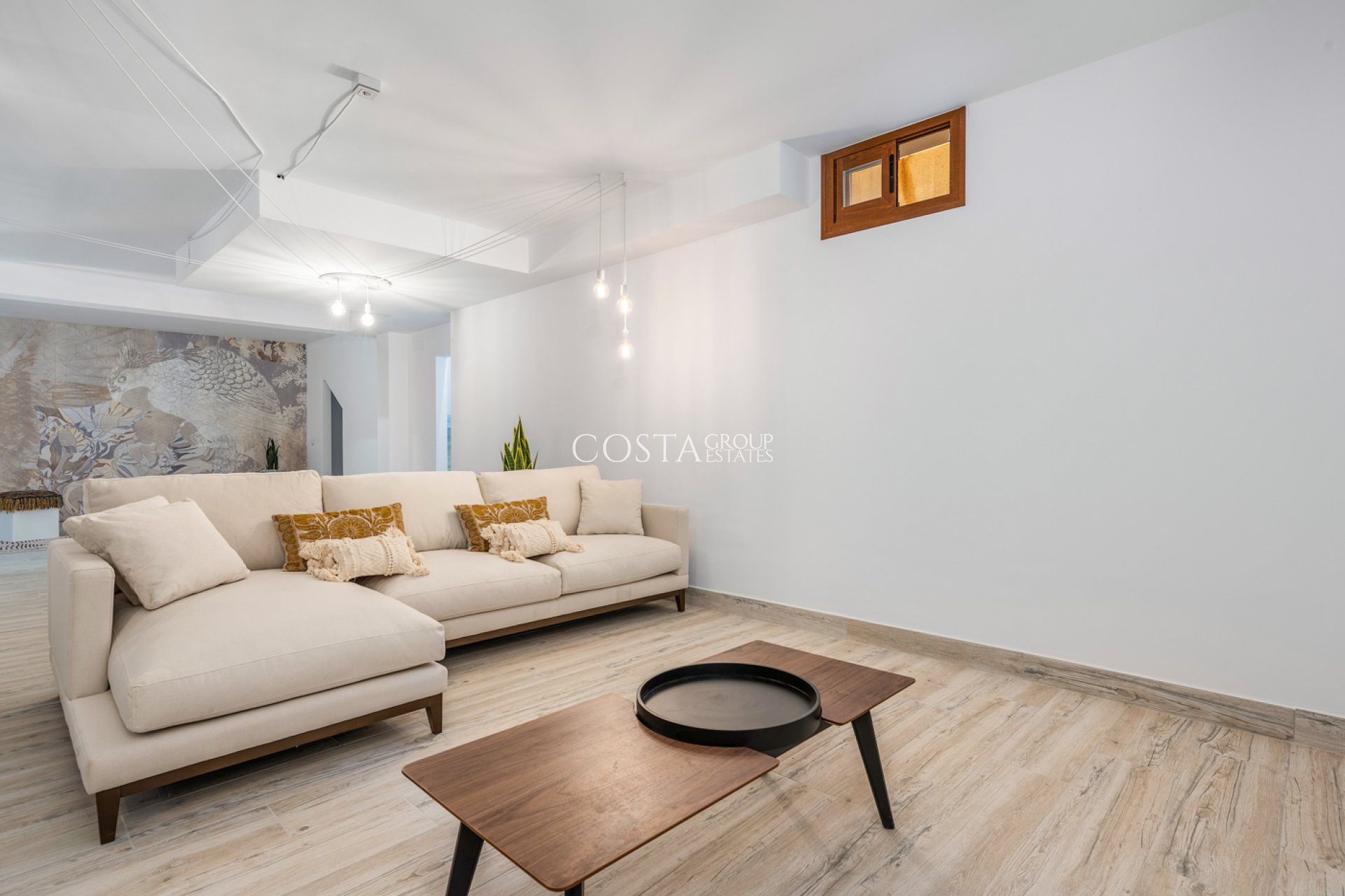 Neue Gebäude - detached -
Vera