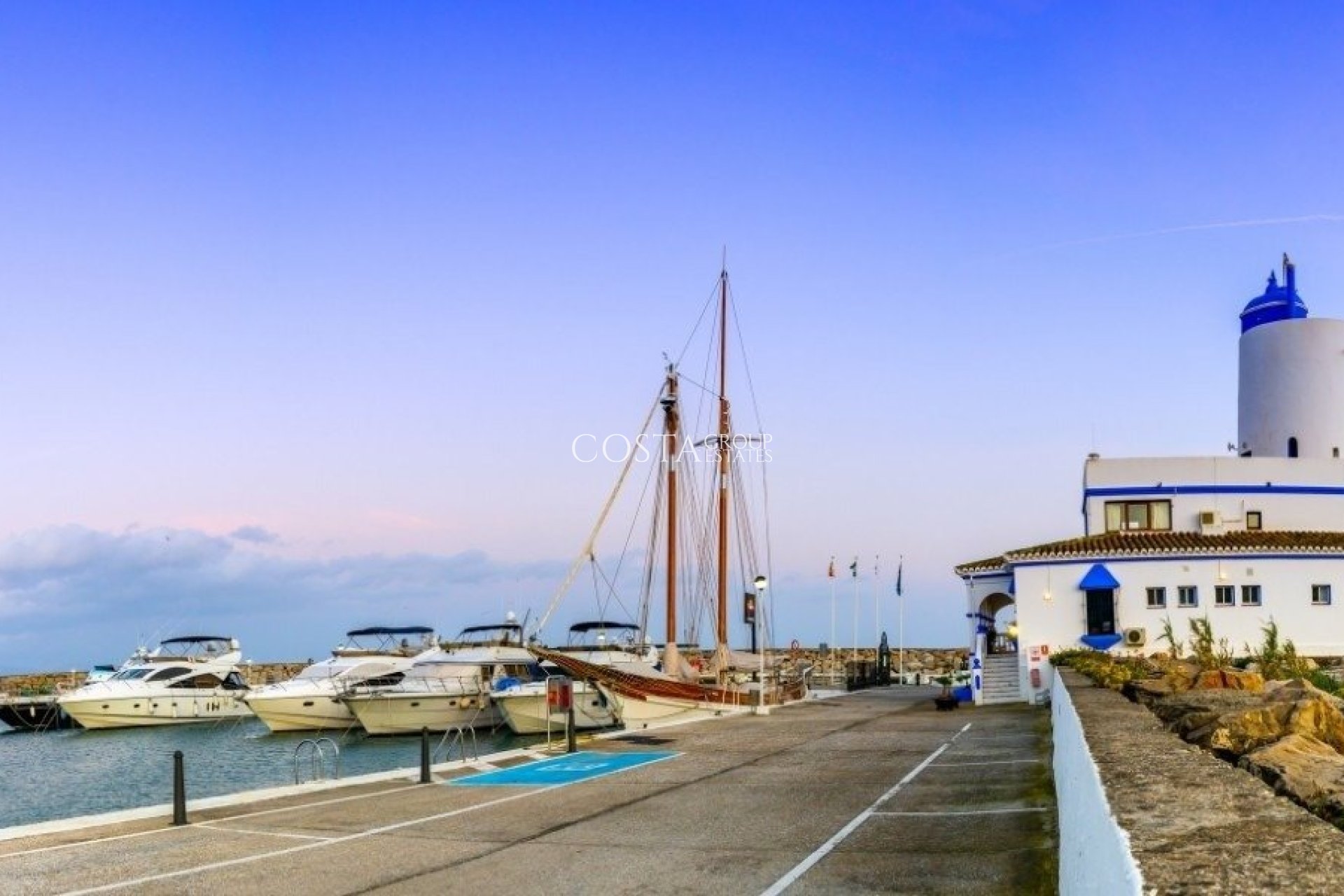 Neue Gebäude - House -
Manilva - Punta Chullera