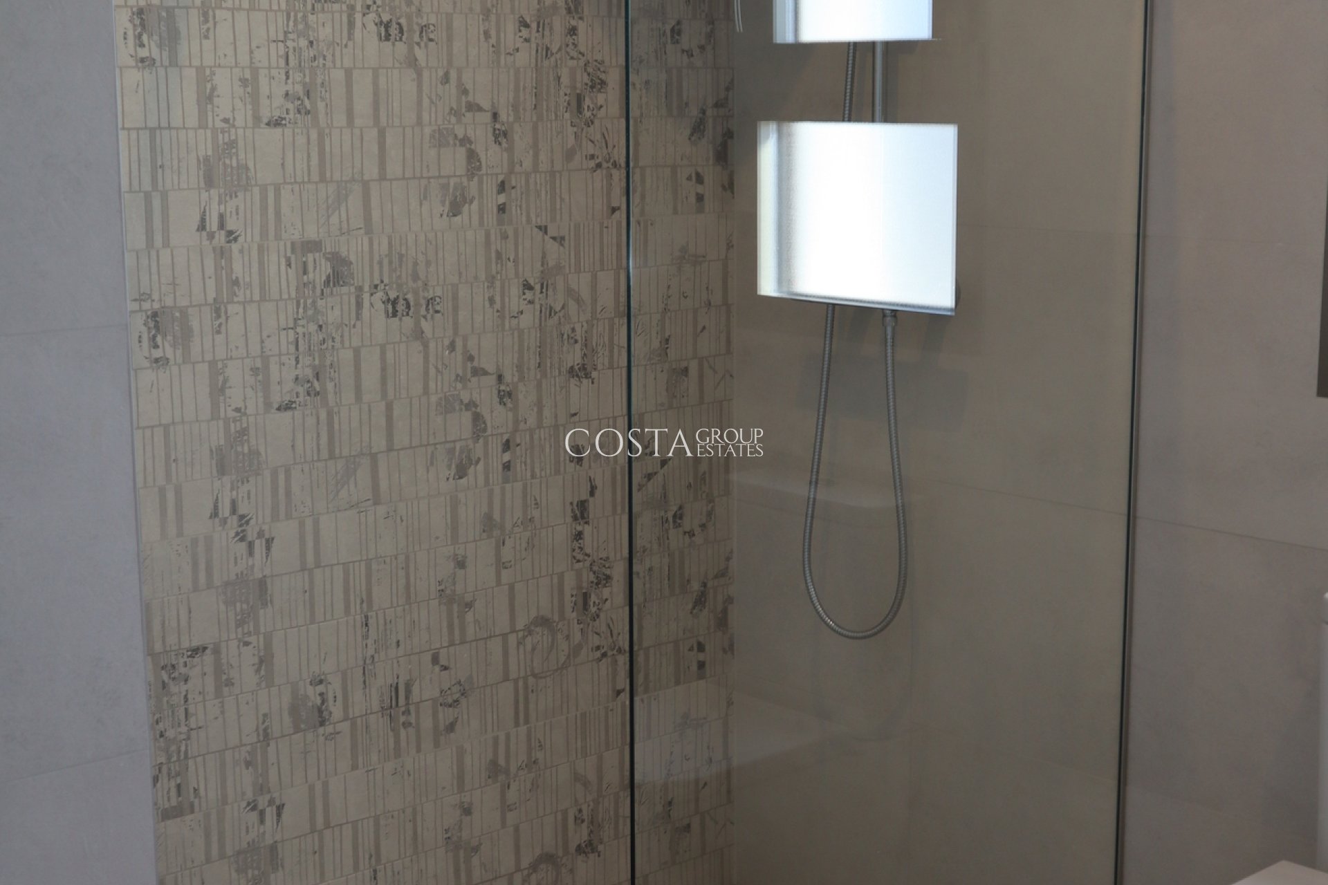 Neue Gebäude - Villa -
Aspe