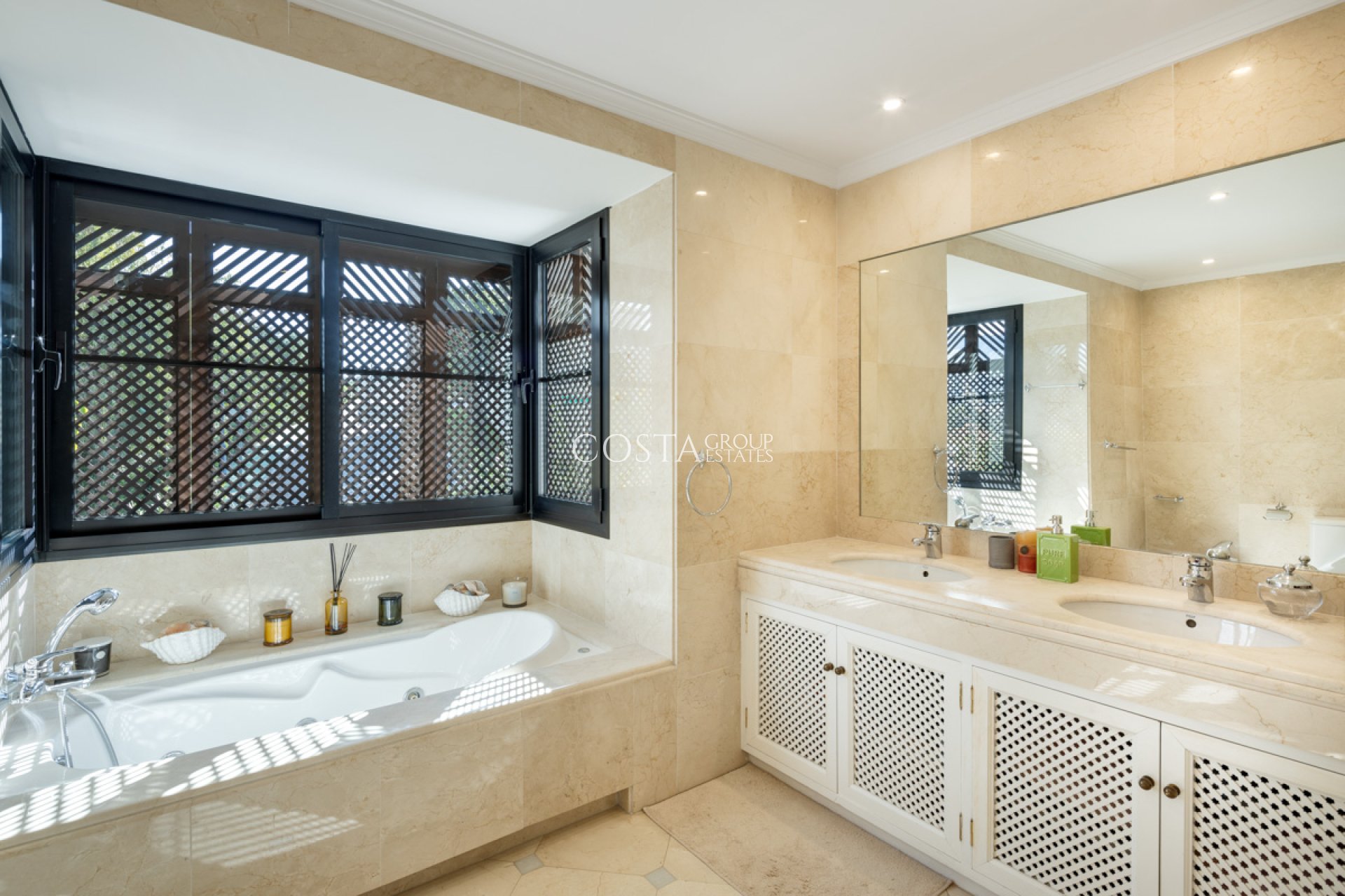 Neue Gebäude - Villa -
Benahavís