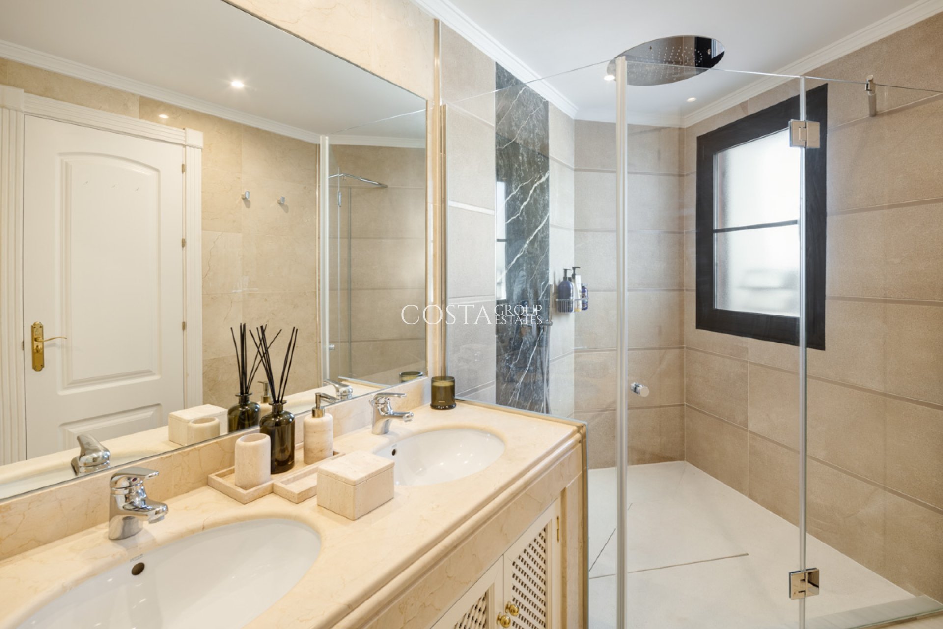 Neue Gebäude - Villa -
Benahavís