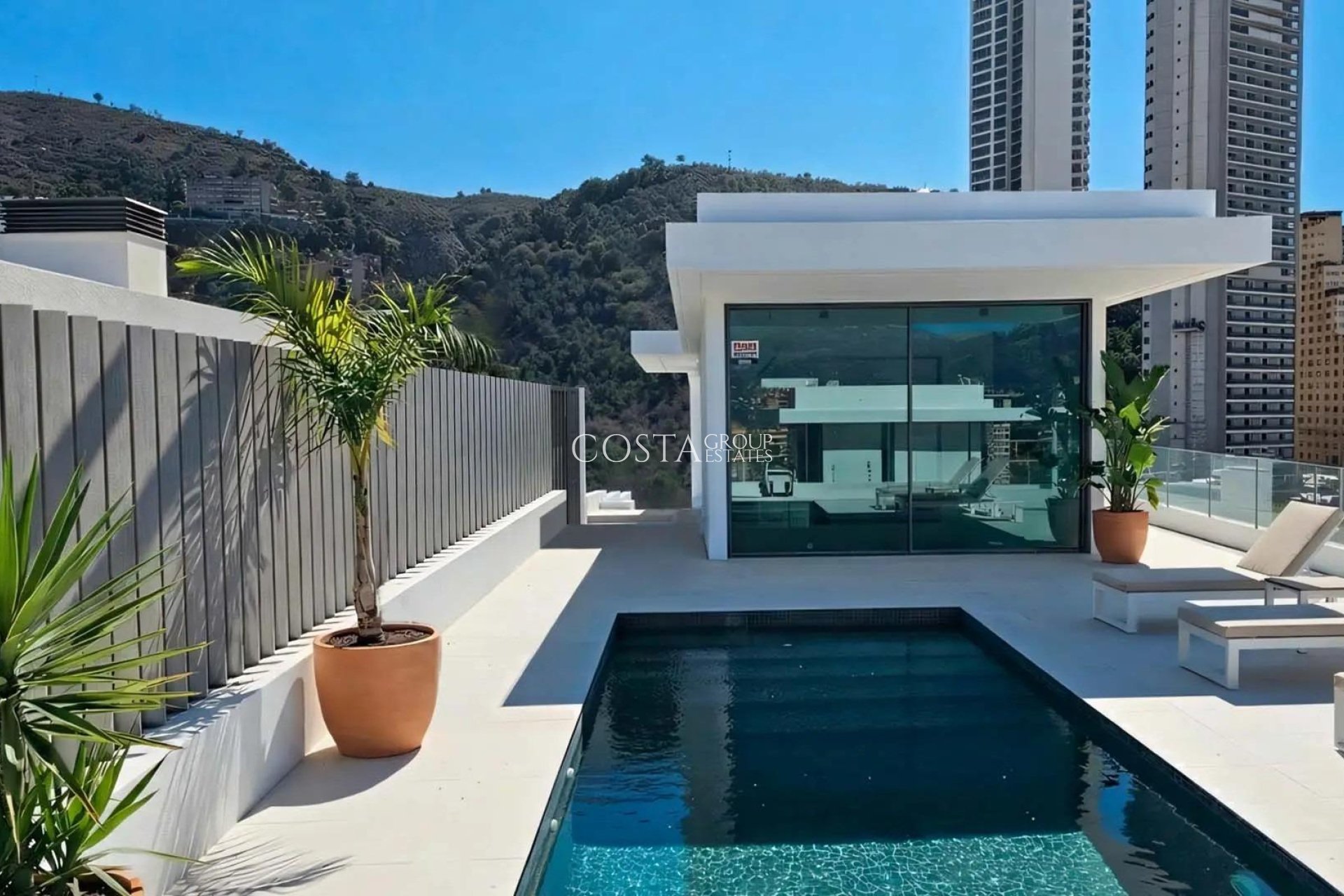 Neue Gebäude - Villa -
Benidorm