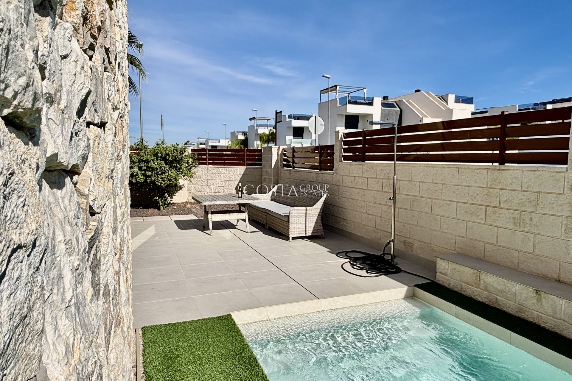 Neue Gebäude - Villa -
Benijofar