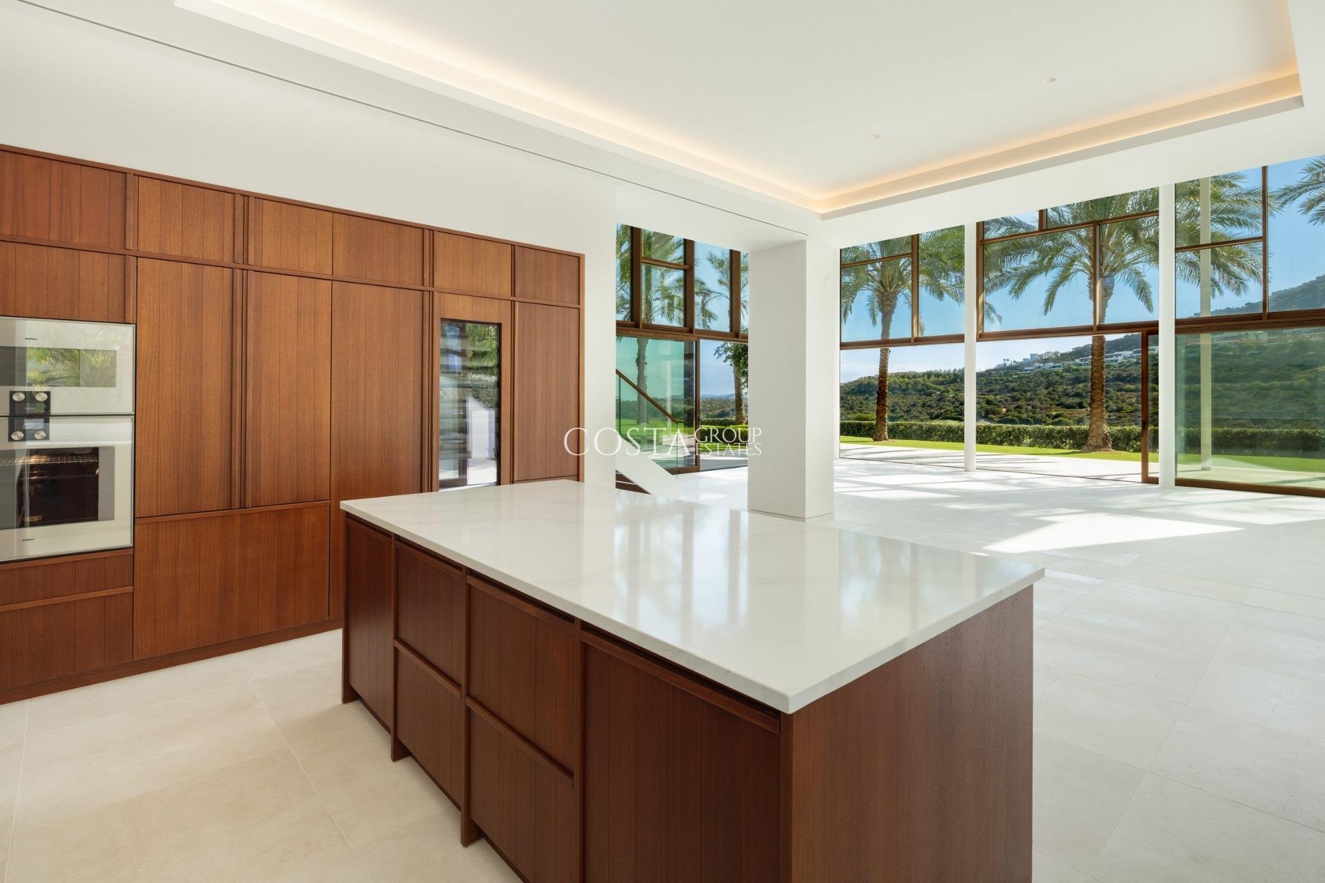 Neue Gebäude - Villa -
Casares - Pedregales