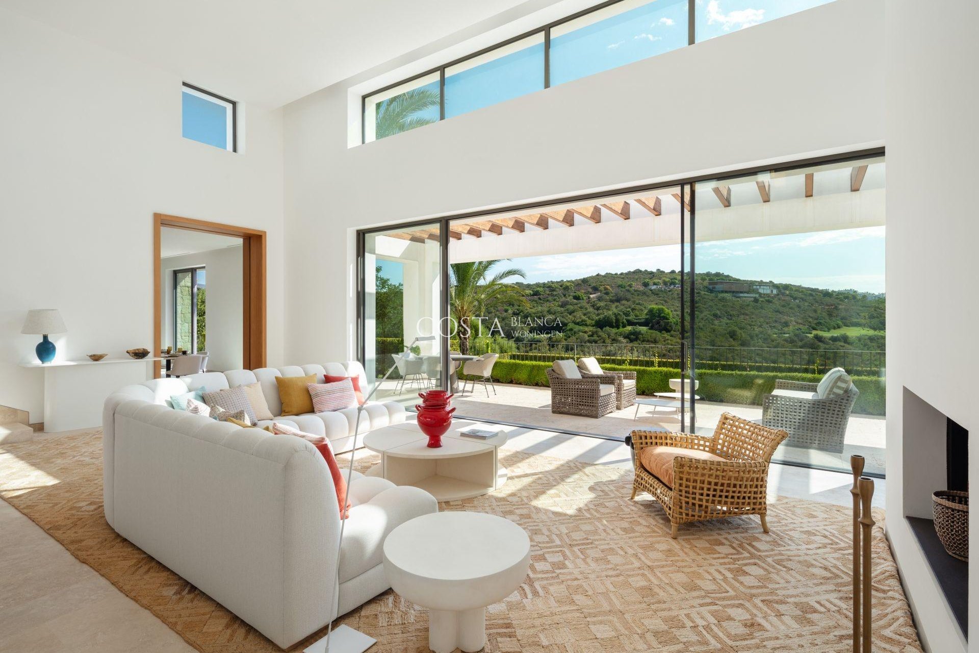 Neue Gebäude - Villa -
Casares - Pedregales