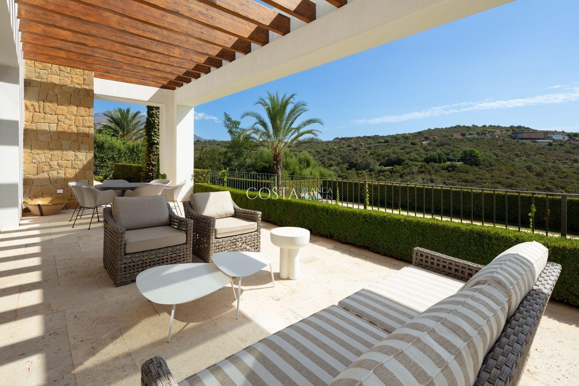 Neue Gebäude - Villa -
Casares - Pedregales