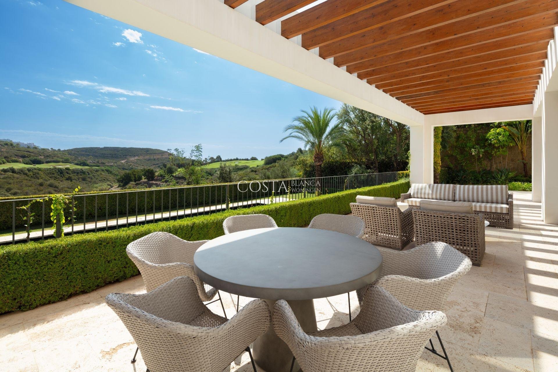 Neue Gebäude - Villa -
Casares - Pedregales