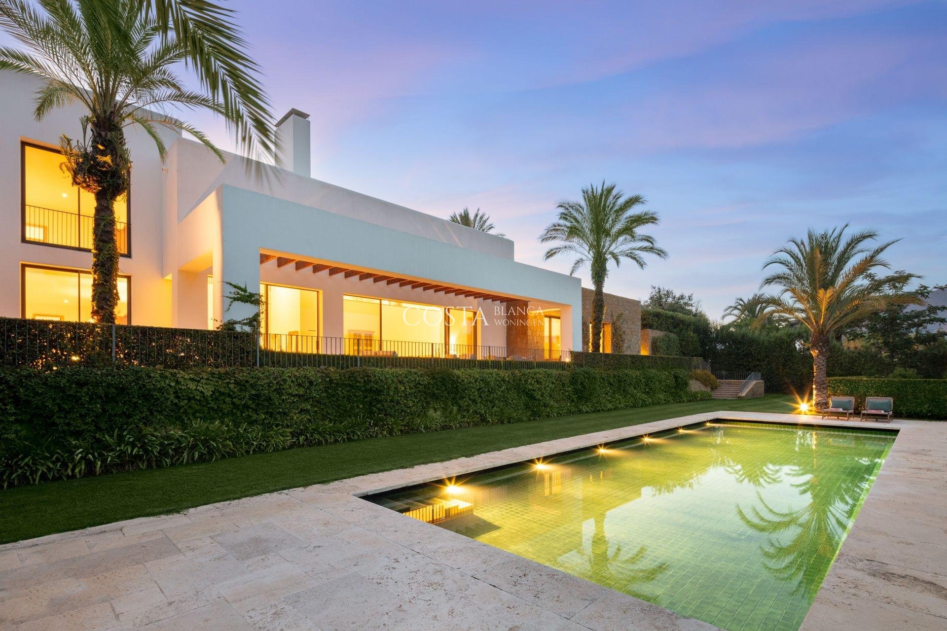 Neue Gebäude - Villa -
Casares - Pedregales