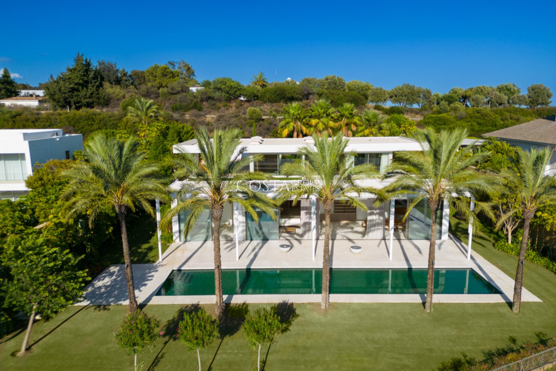 Neue Gebäude - Villa -
Casares