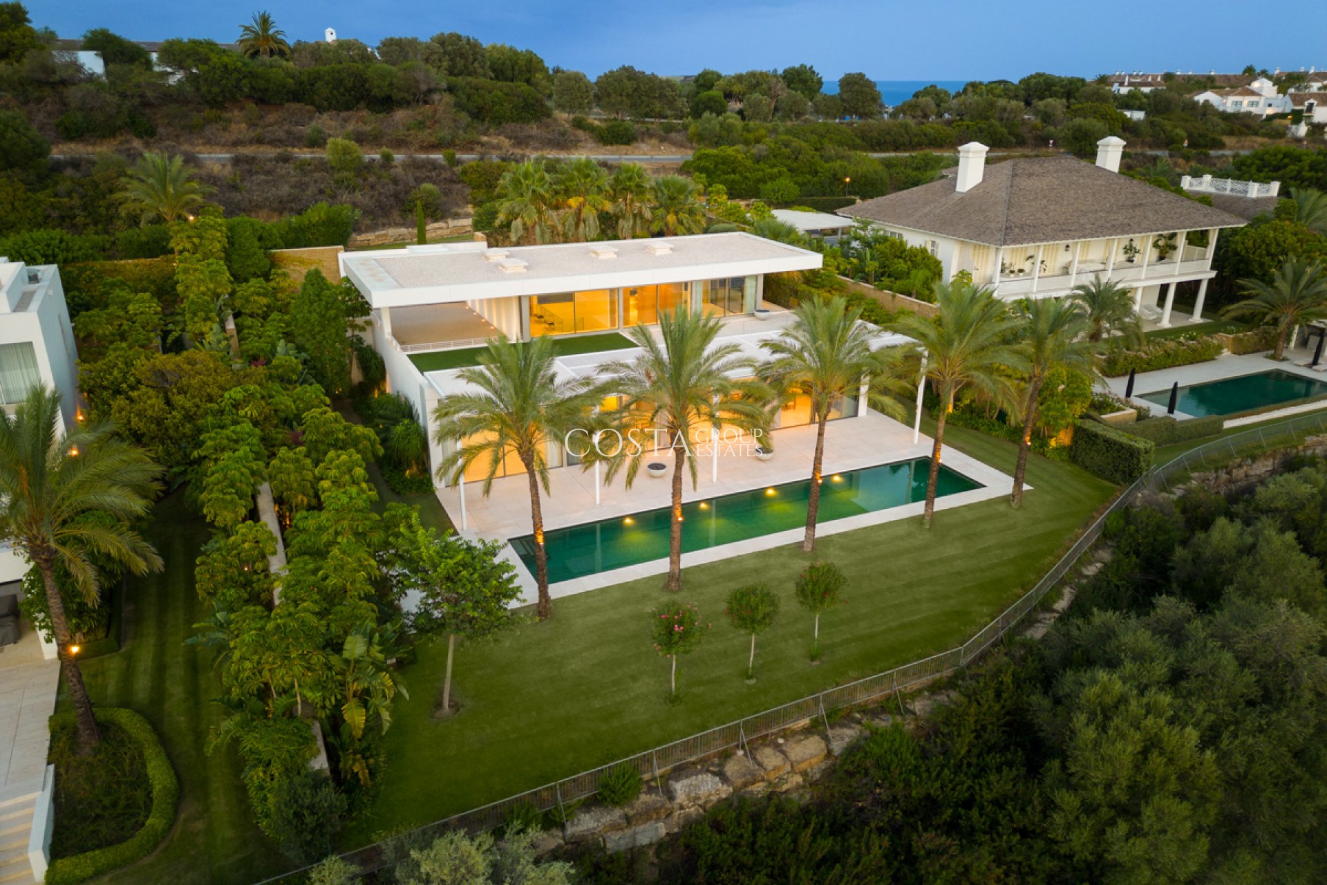Neue Gebäude - Villa -
Casares
