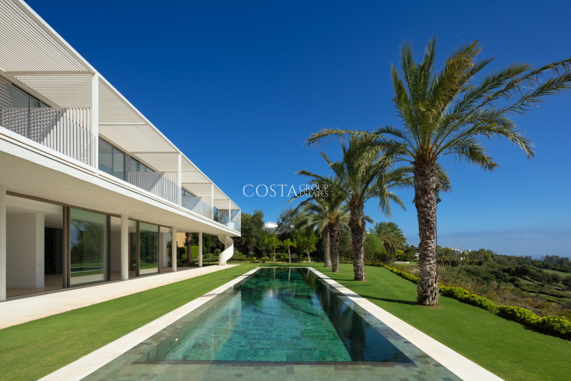 Neue Gebäude - Villa -
Casares