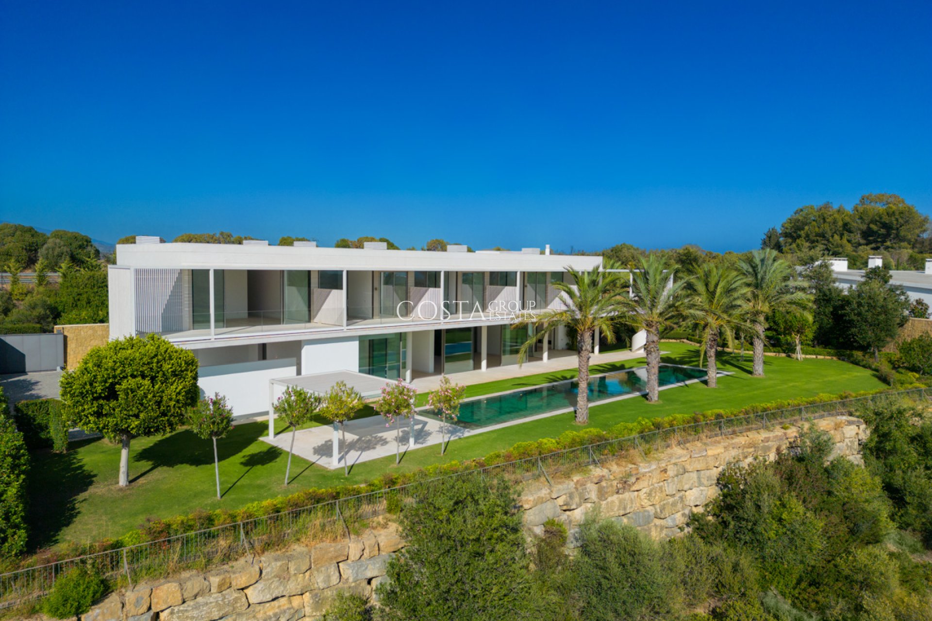 Neue Gebäude - Villa -
Casares