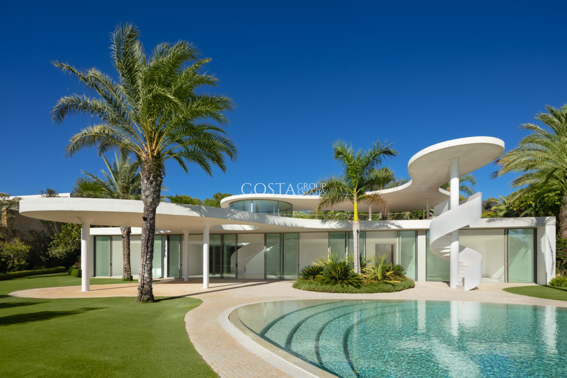 Neue Gebäude - Villa -
Casares