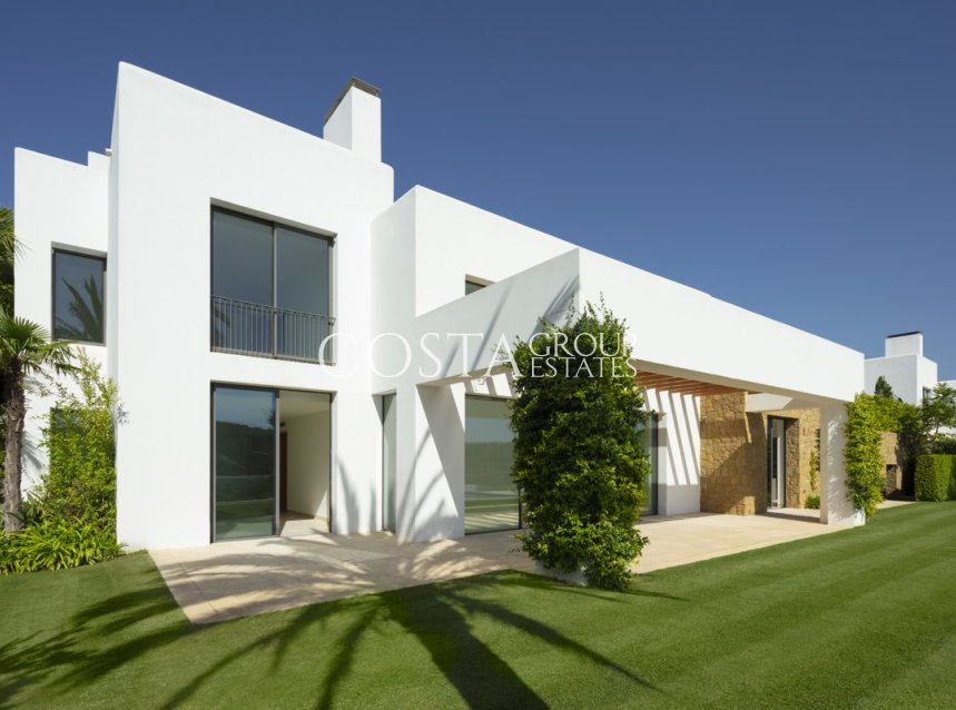 Neue Gebäude - Villa -
Casares