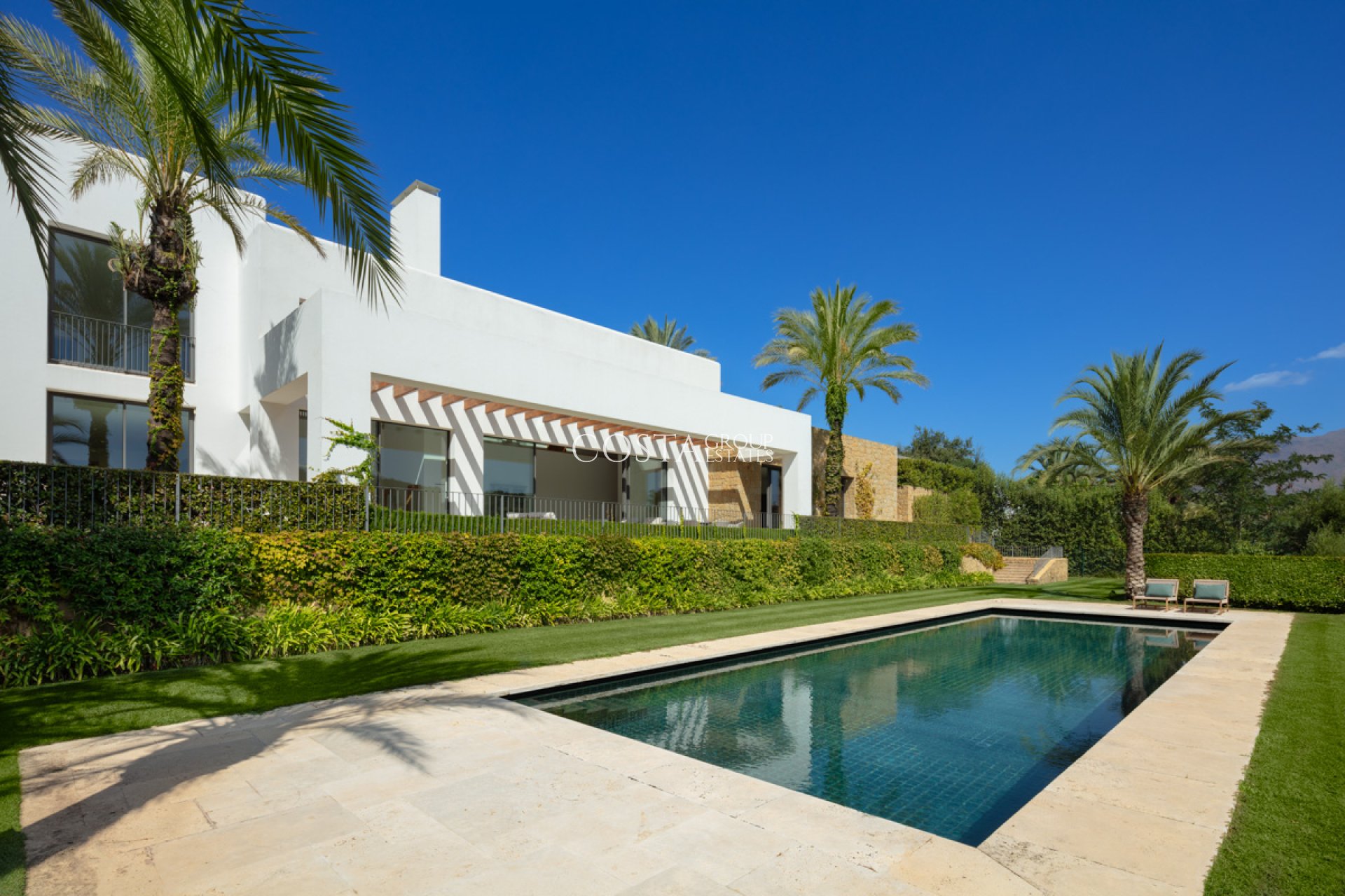 Neue Gebäude - Villa -
Casares