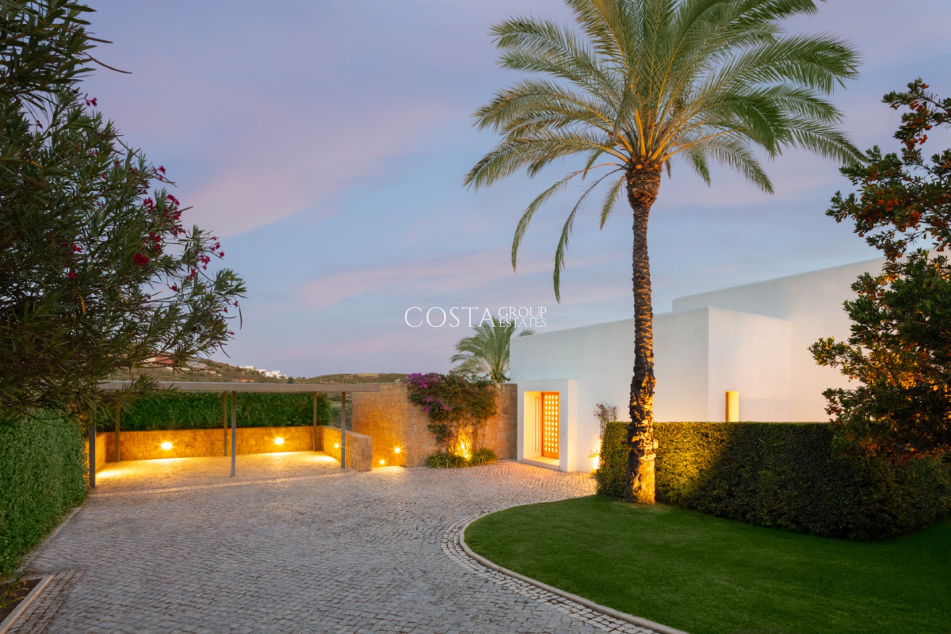 Neue Gebäude - Villa -
Casares