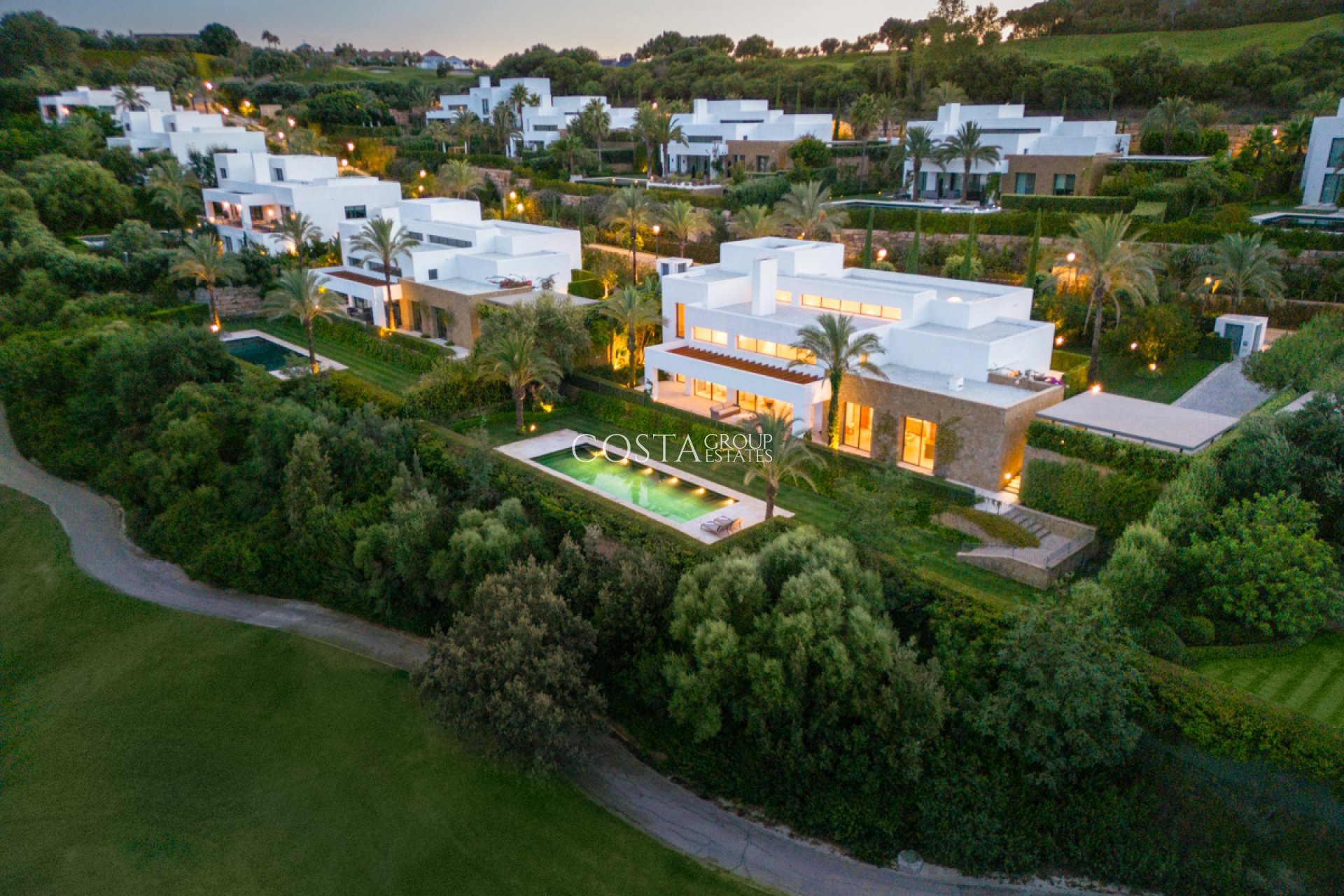 Neue Gebäude - Villa -
Casares