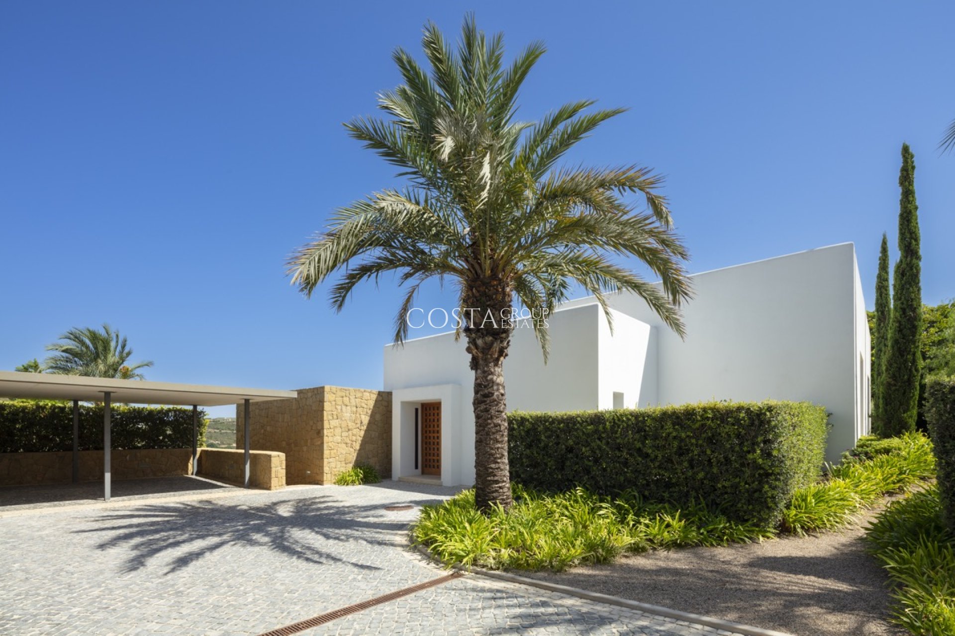Neue Gebäude - Villa -
Casares
