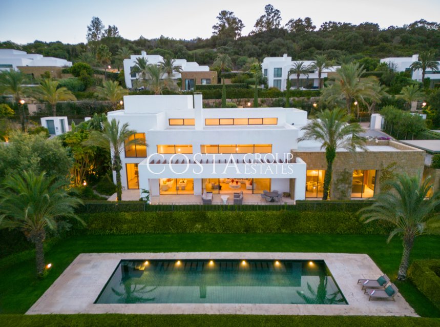 Neue Gebäude - Villa -
Casares