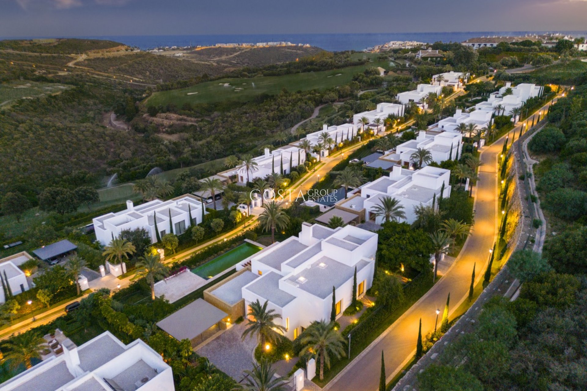 Neue Gebäude - Villa -
Casares