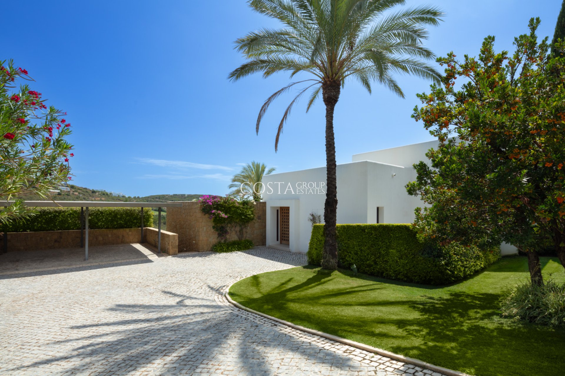 Neue Gebäude - Villa -
Casares