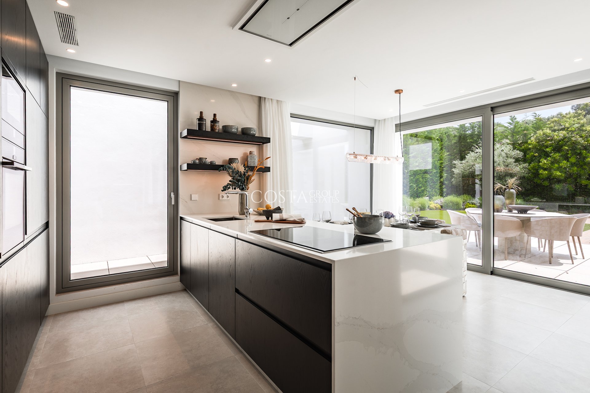 Neue Gebäude - Villa -
El Paraíso