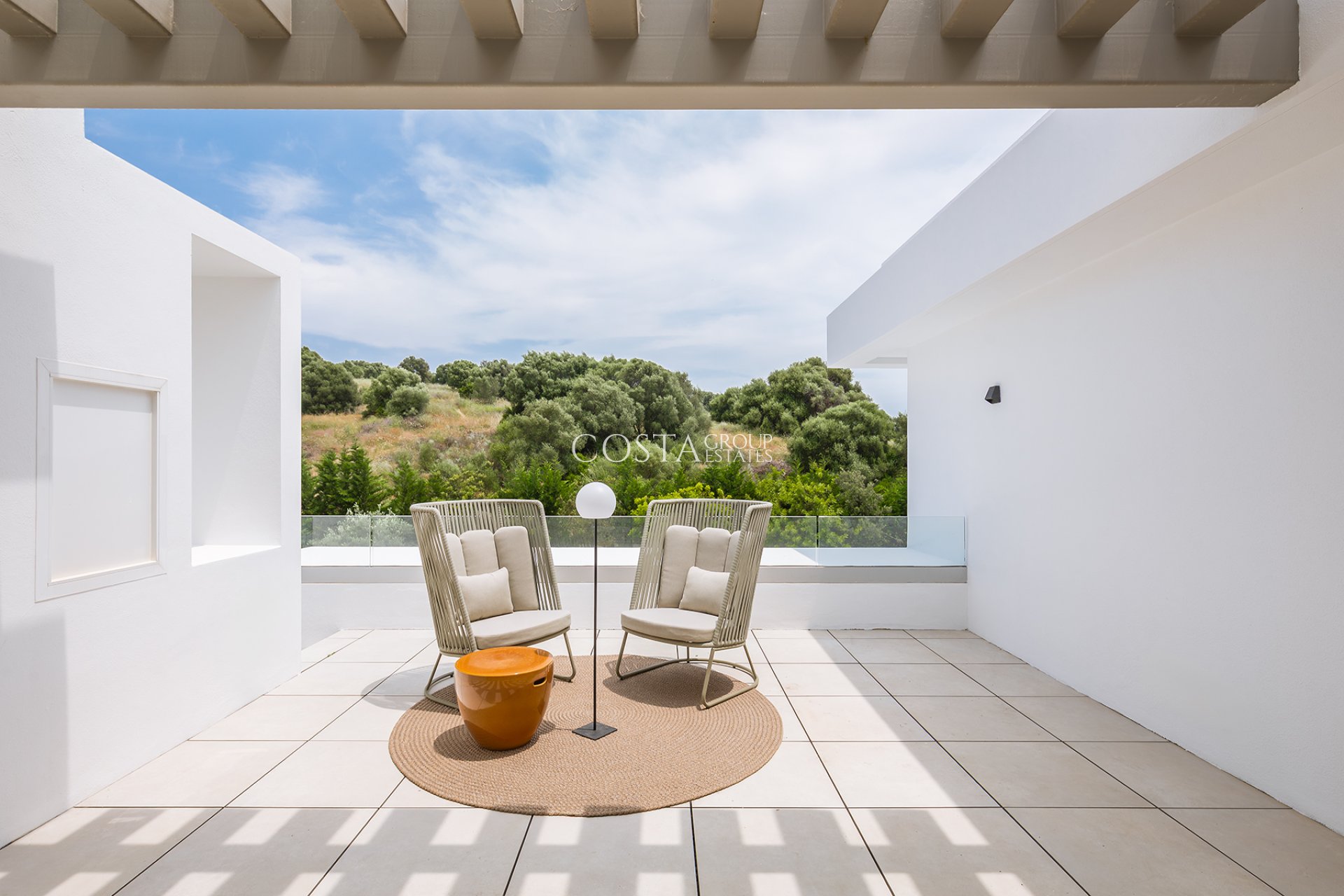 Neue Gebäude - Villa -
El Paraíso