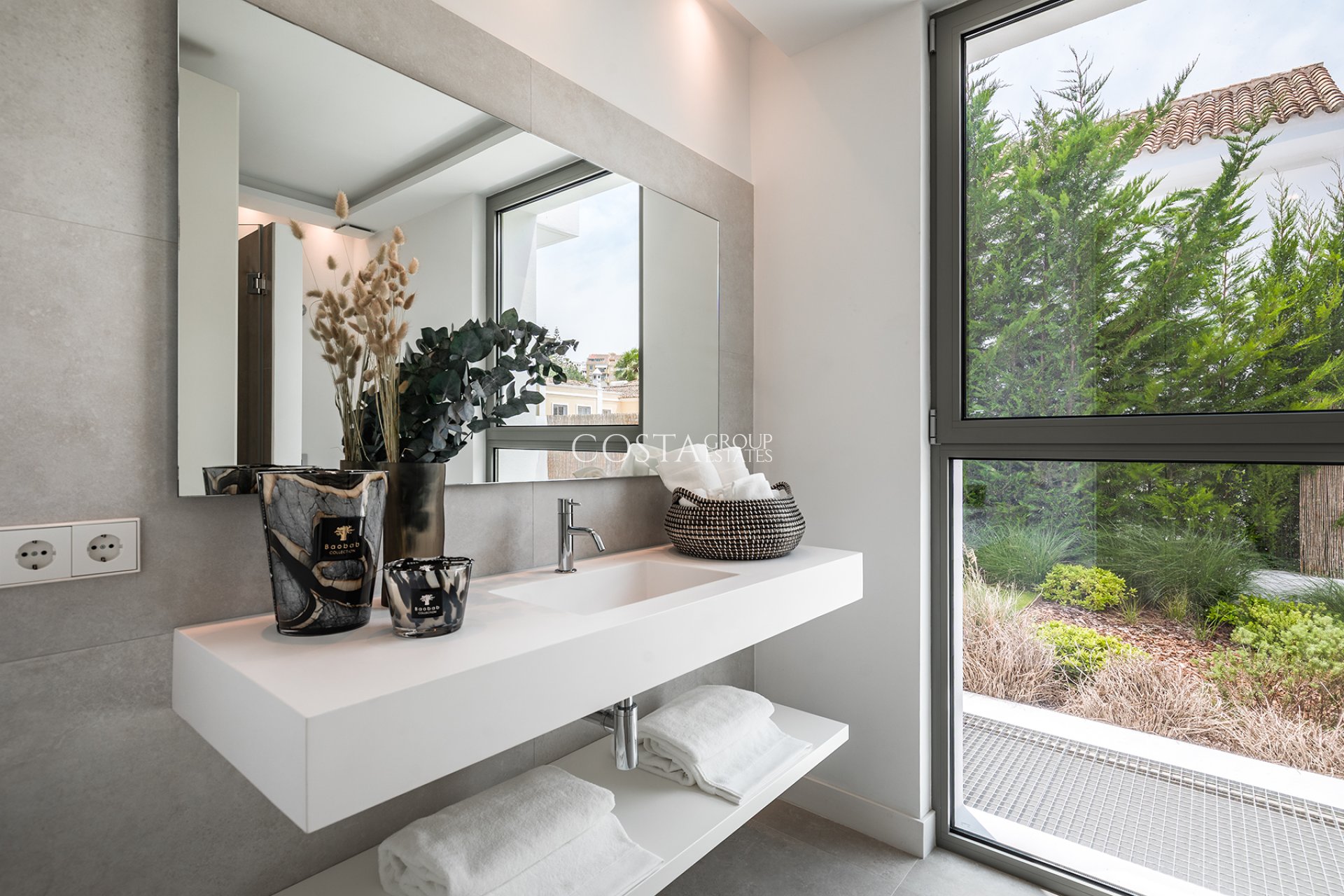 Neue Gebäude - Villa -
El Paraíso