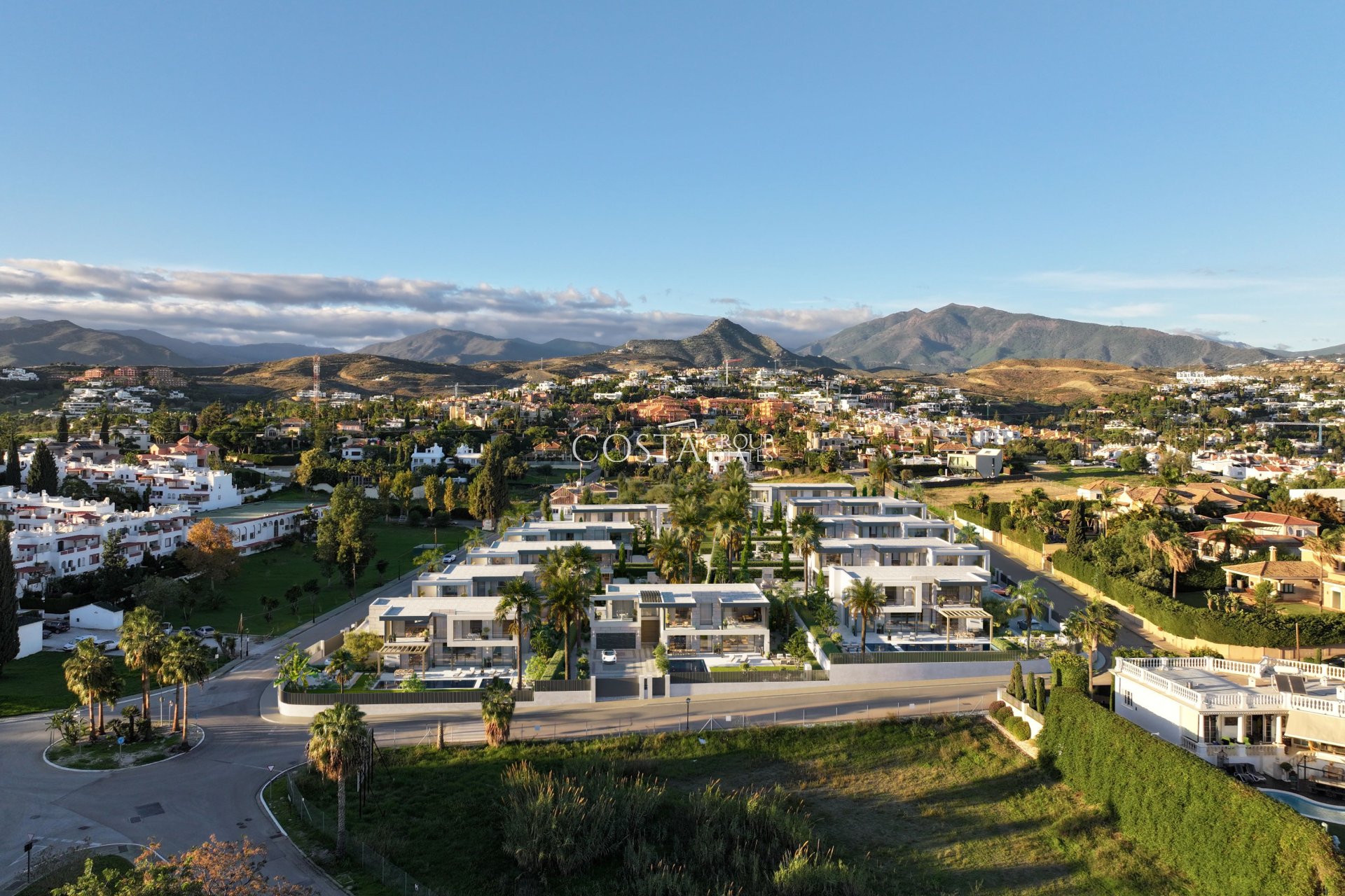 Neue Gebäude - Villa -
Estepona