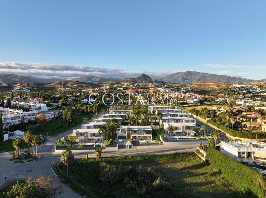 Neue Gebäude - Villa -
Estepona
