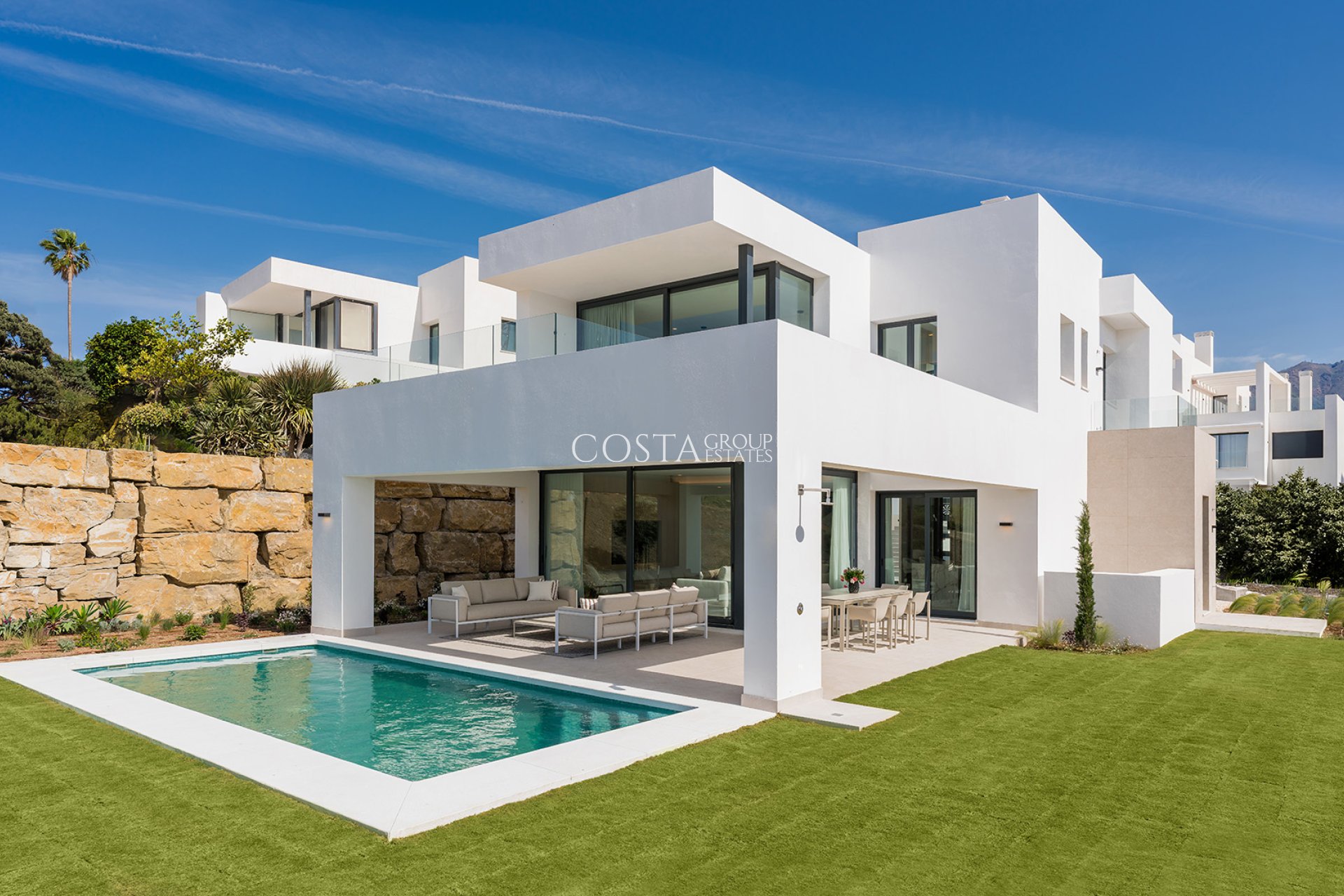 Neue Gebäude - Villa -
Estepona