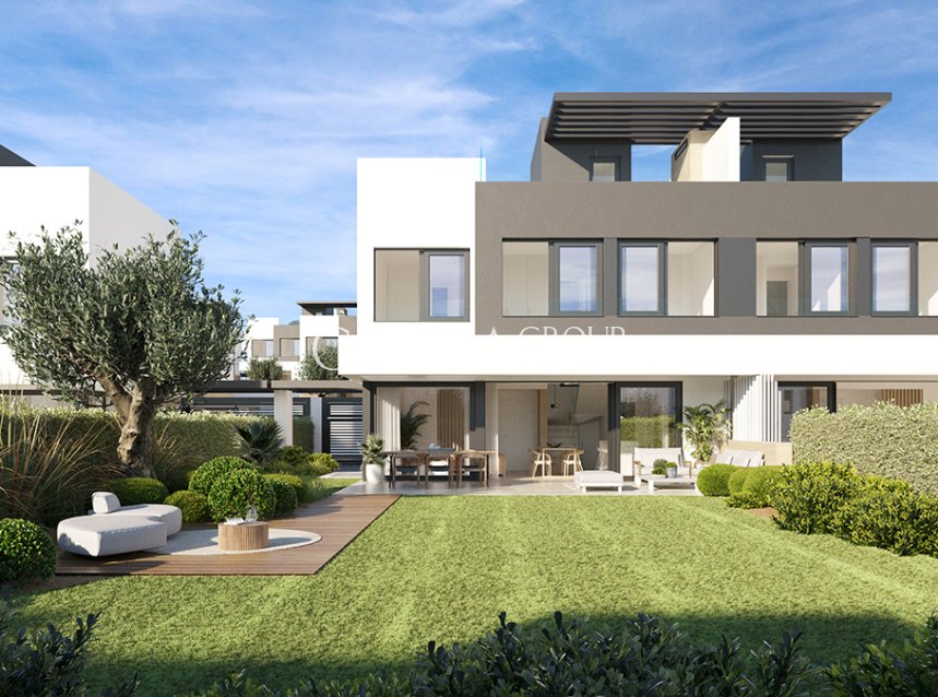 Neue Gebäude - Villa -
Estepona
