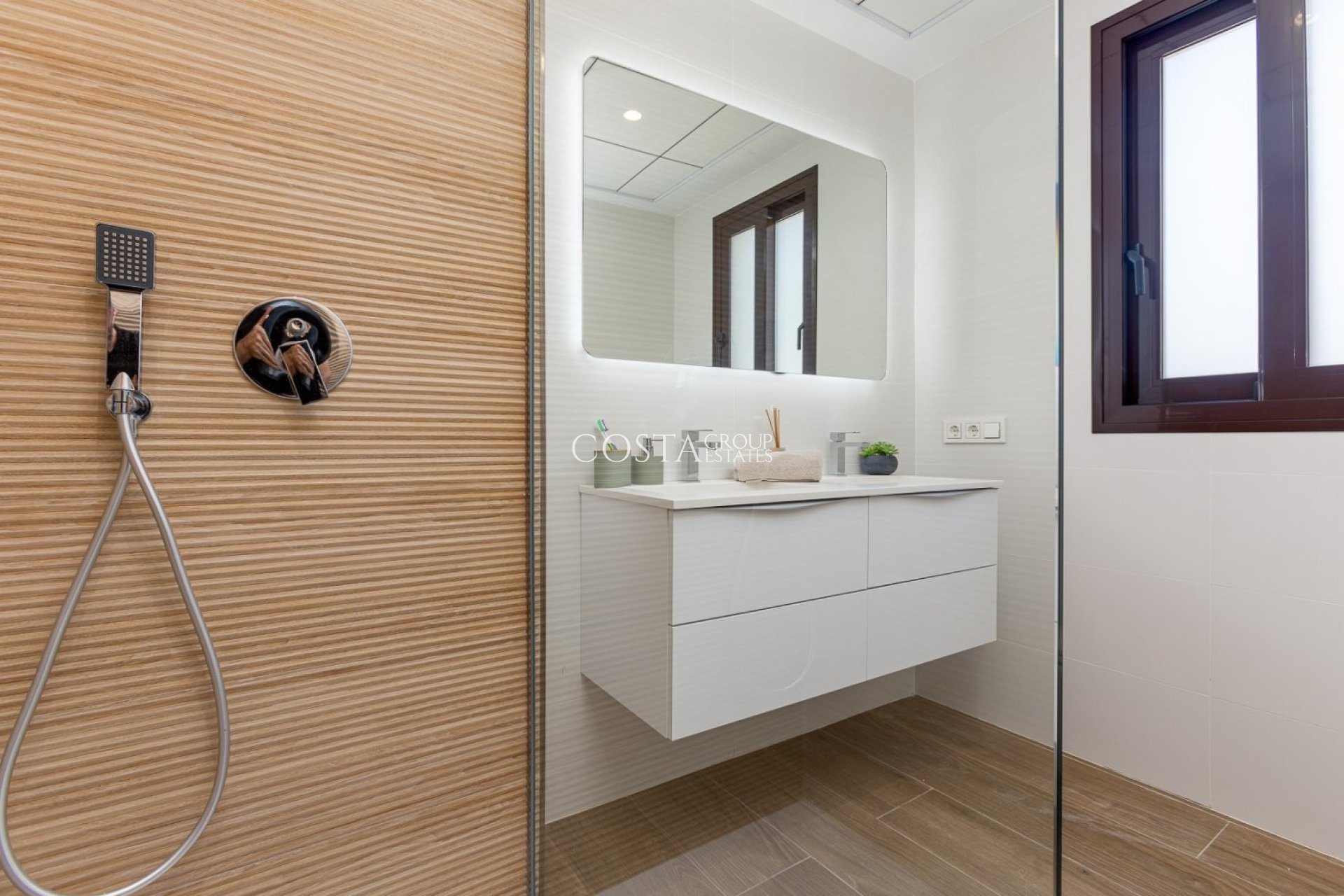 Neue Gebäude - Villa -
Finestrat