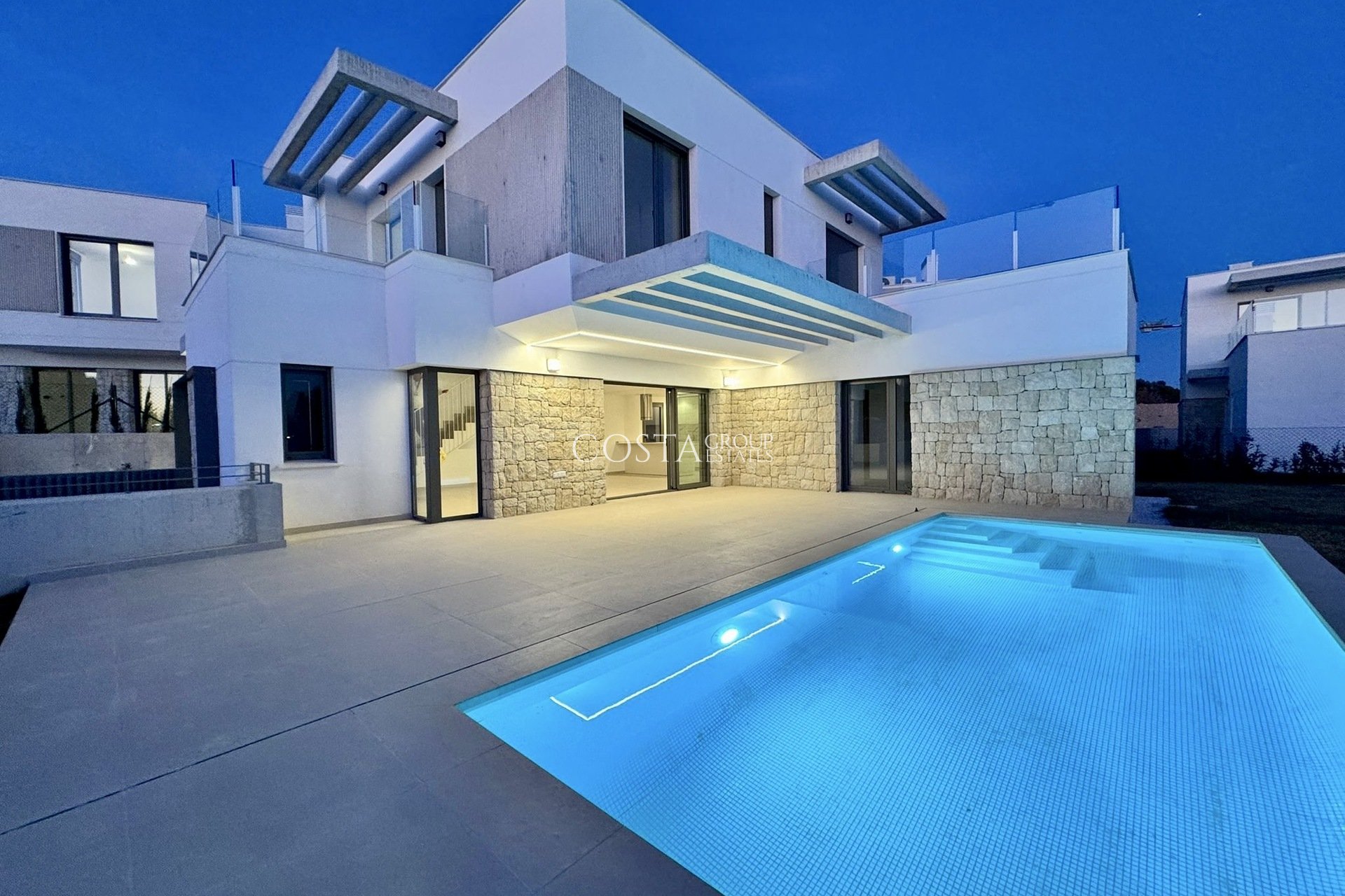 Neue Gebäude - Villa -
Finestrat