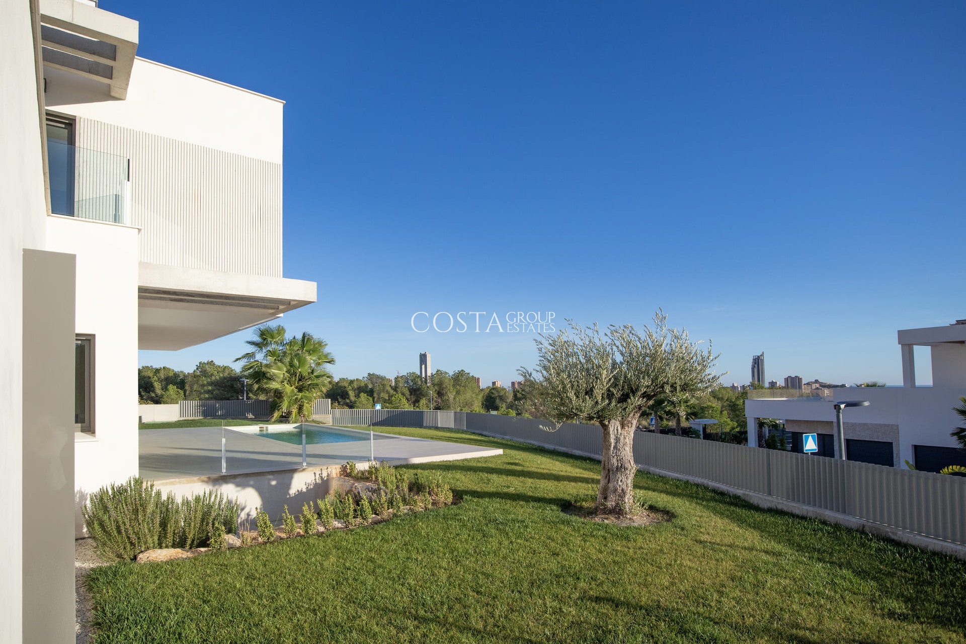 Neue Gebäude - Villa -
Finestrat