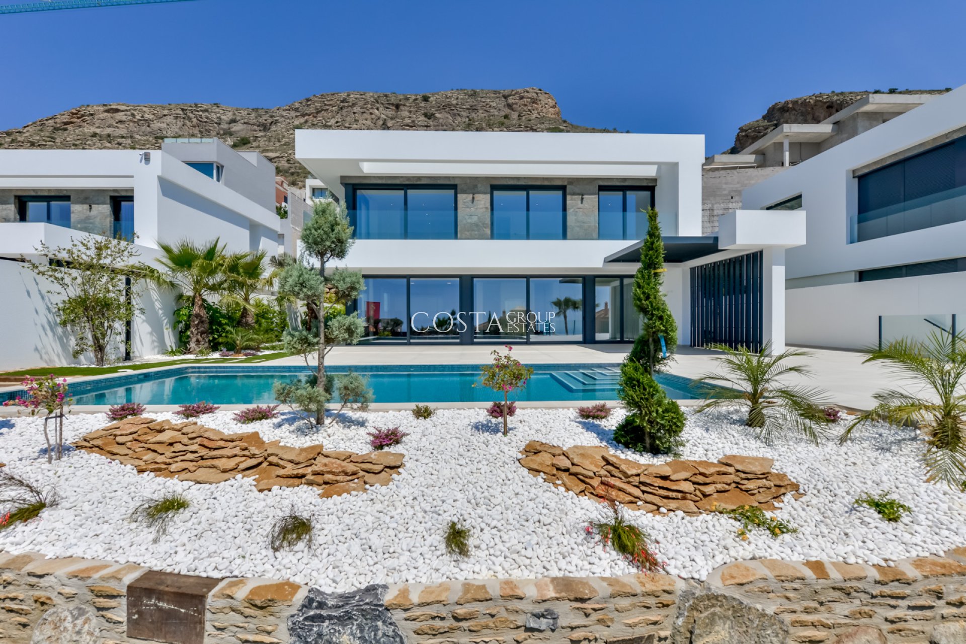 Neue Gebäude - Villa -
Finestrat