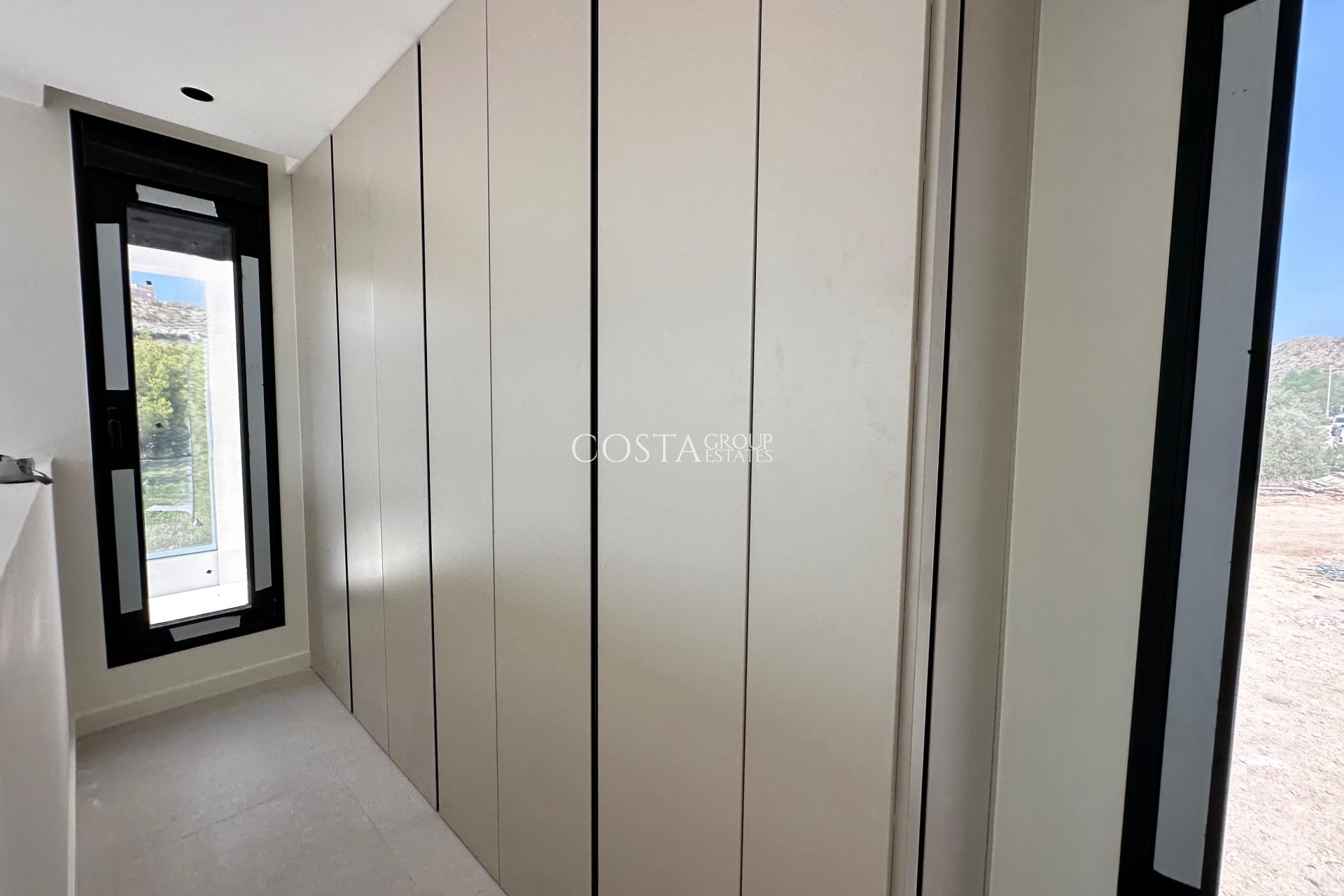Neue Gebäude - Villa -
Finestrat