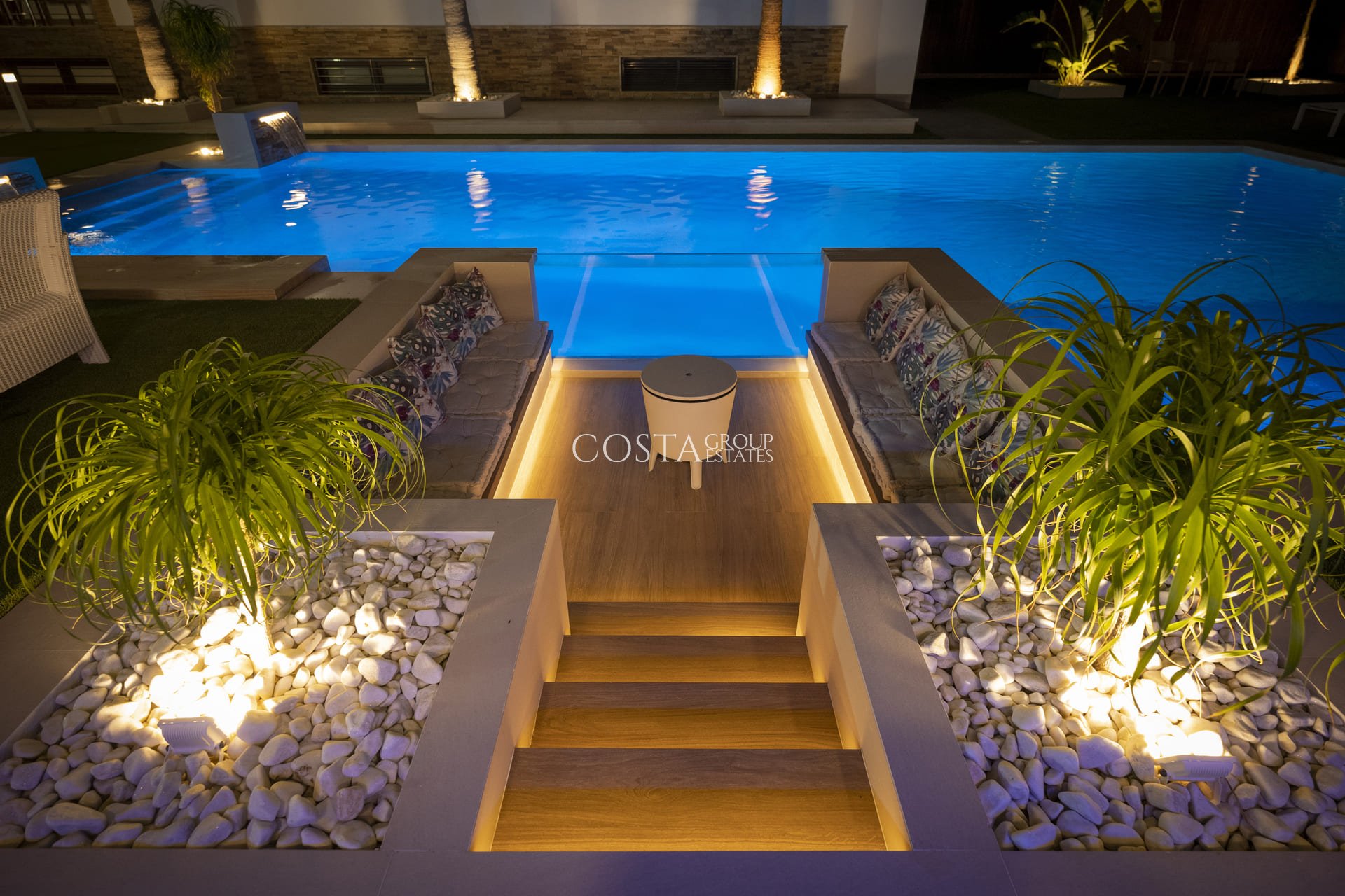 Neue Gebäude - Villa -
Jerónimo y Avileses