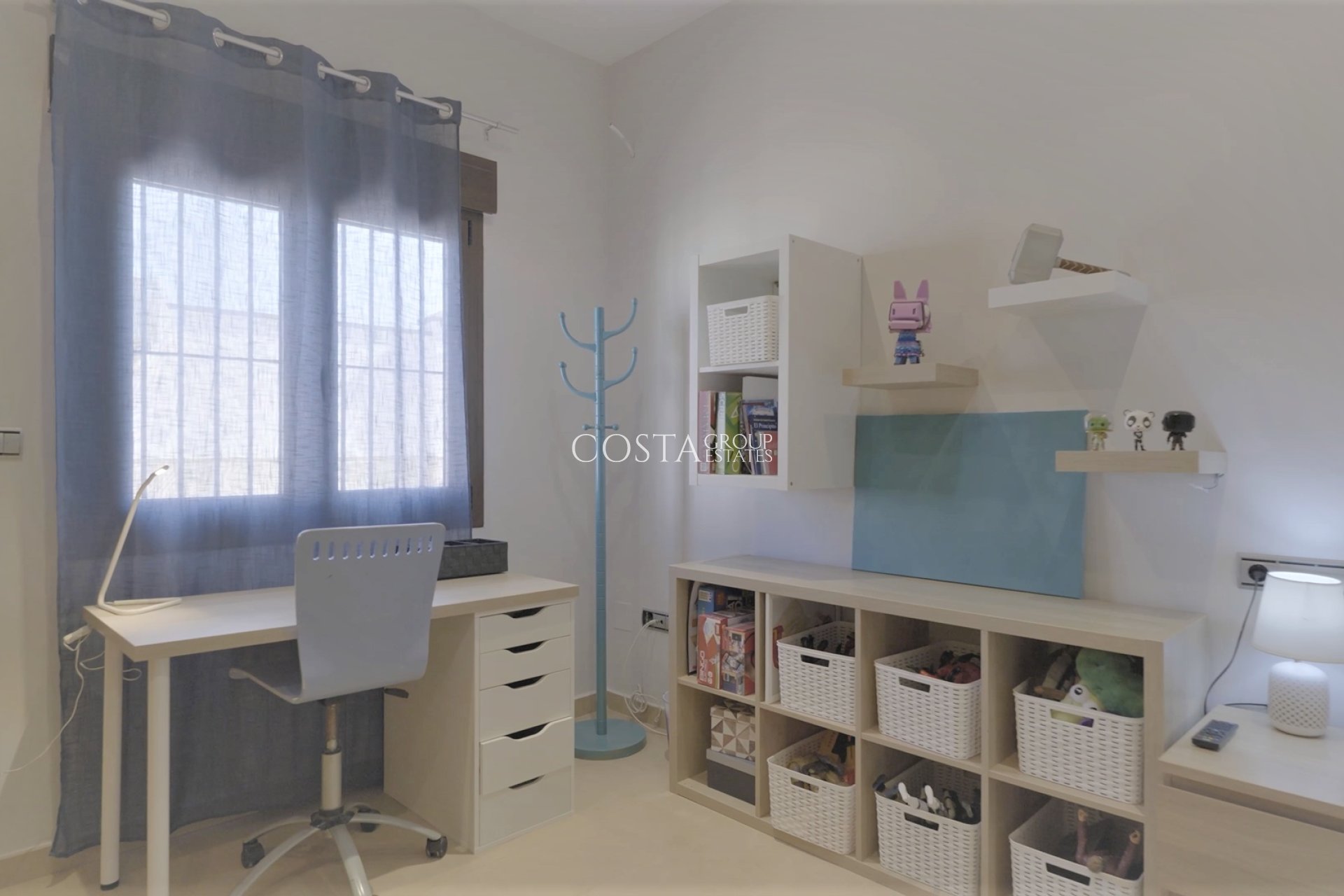 Neue Gebäude - Villa -
Jerónimo y Avileses