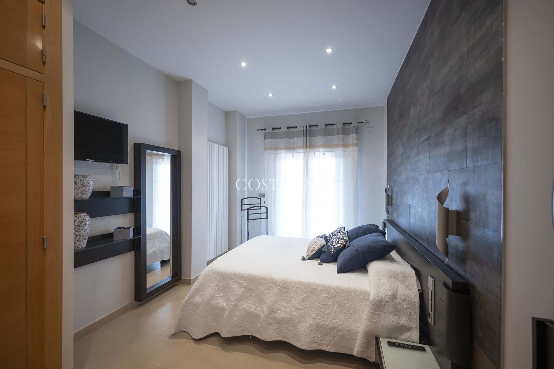 Neue Gebäude - Villa -
Jerónimo y Avileses