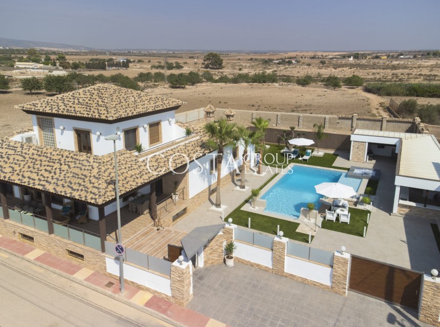 Neue Gebäude - Villa -
Jerónimo y Avileses