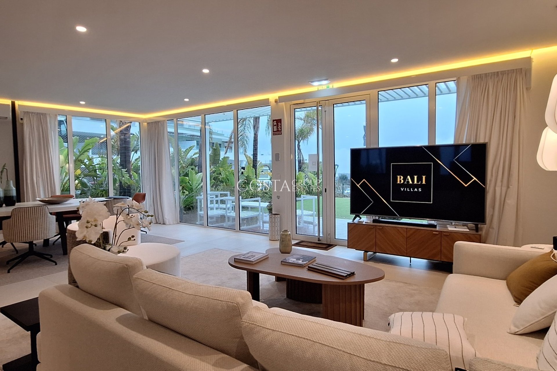 Neue Gebäude - Villa -
La Cala de Mijas