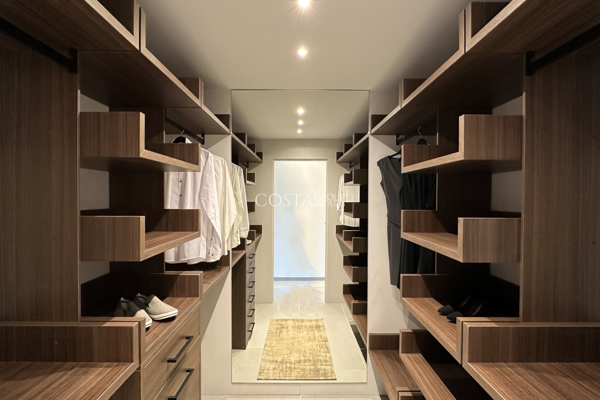 Neue Gebäude - Villa -
La Finca Golf