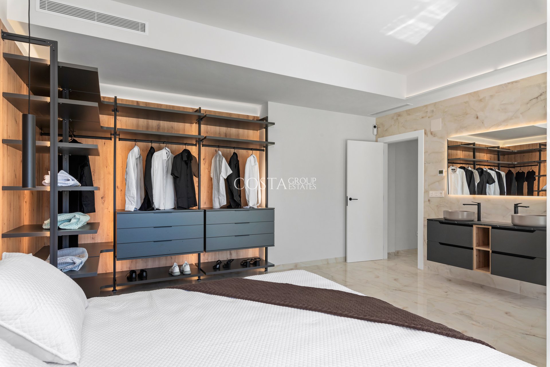 Neue Gebäude - Villa -
La Finca Golf